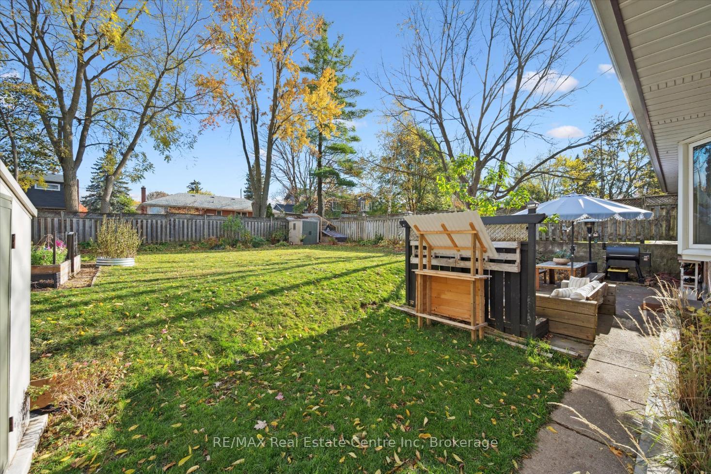 Photo 2 of 19 Cadillac Drive, Guelph, St. George's — HOMEH