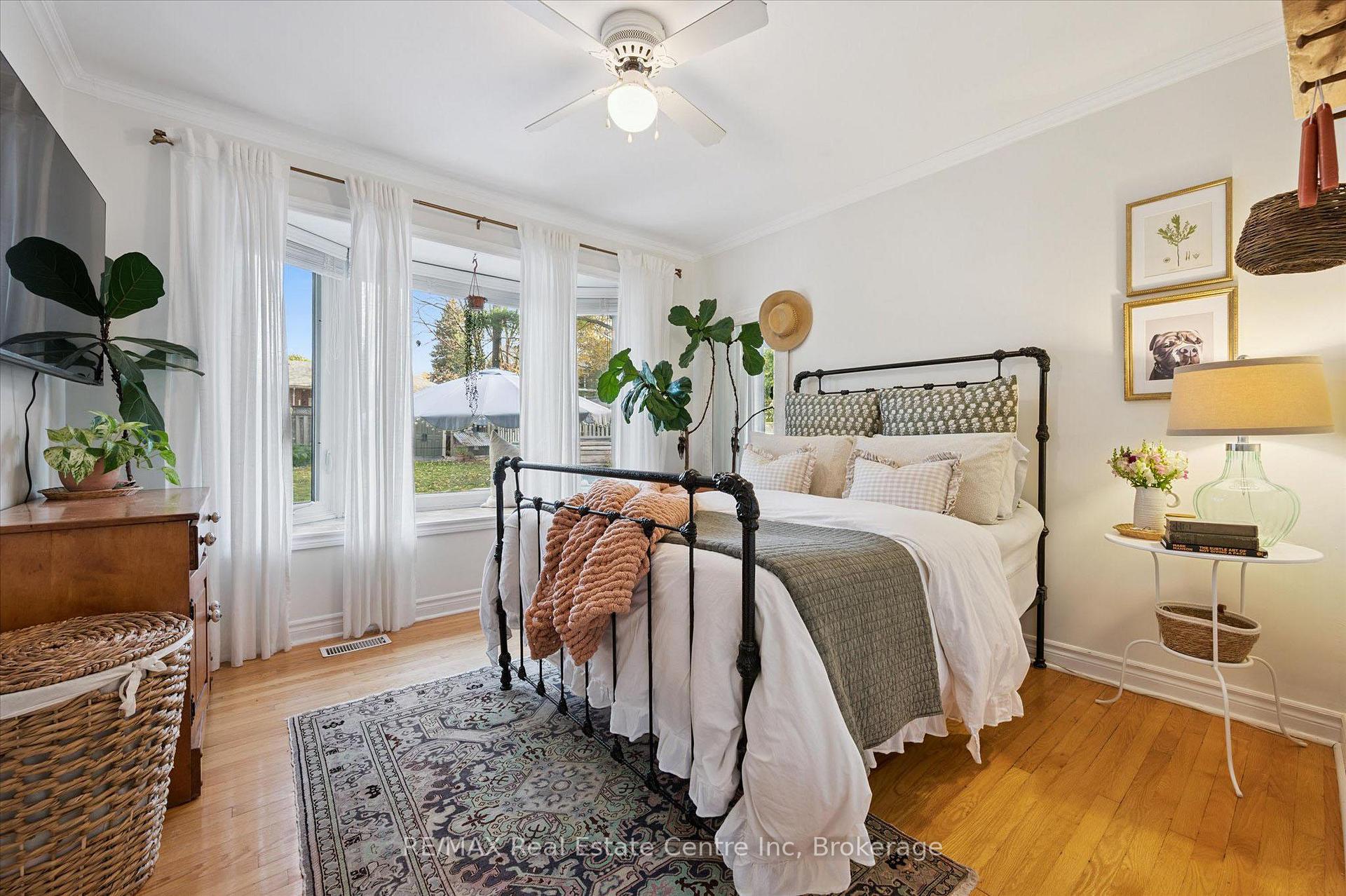 Photo 9 of 19 Cadillac Drive, Guelph, St. George's — HOMEH