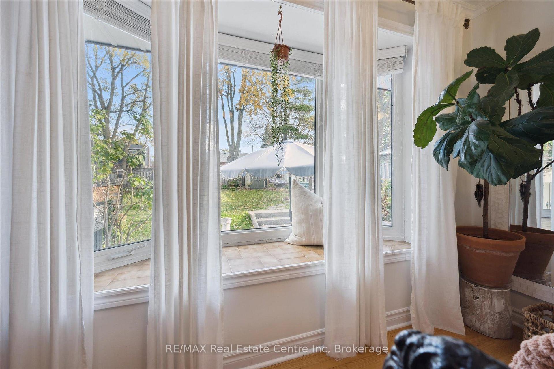 Photo 10 of 19 Cadillac Drive, Guelph, St. George's — HOMEH