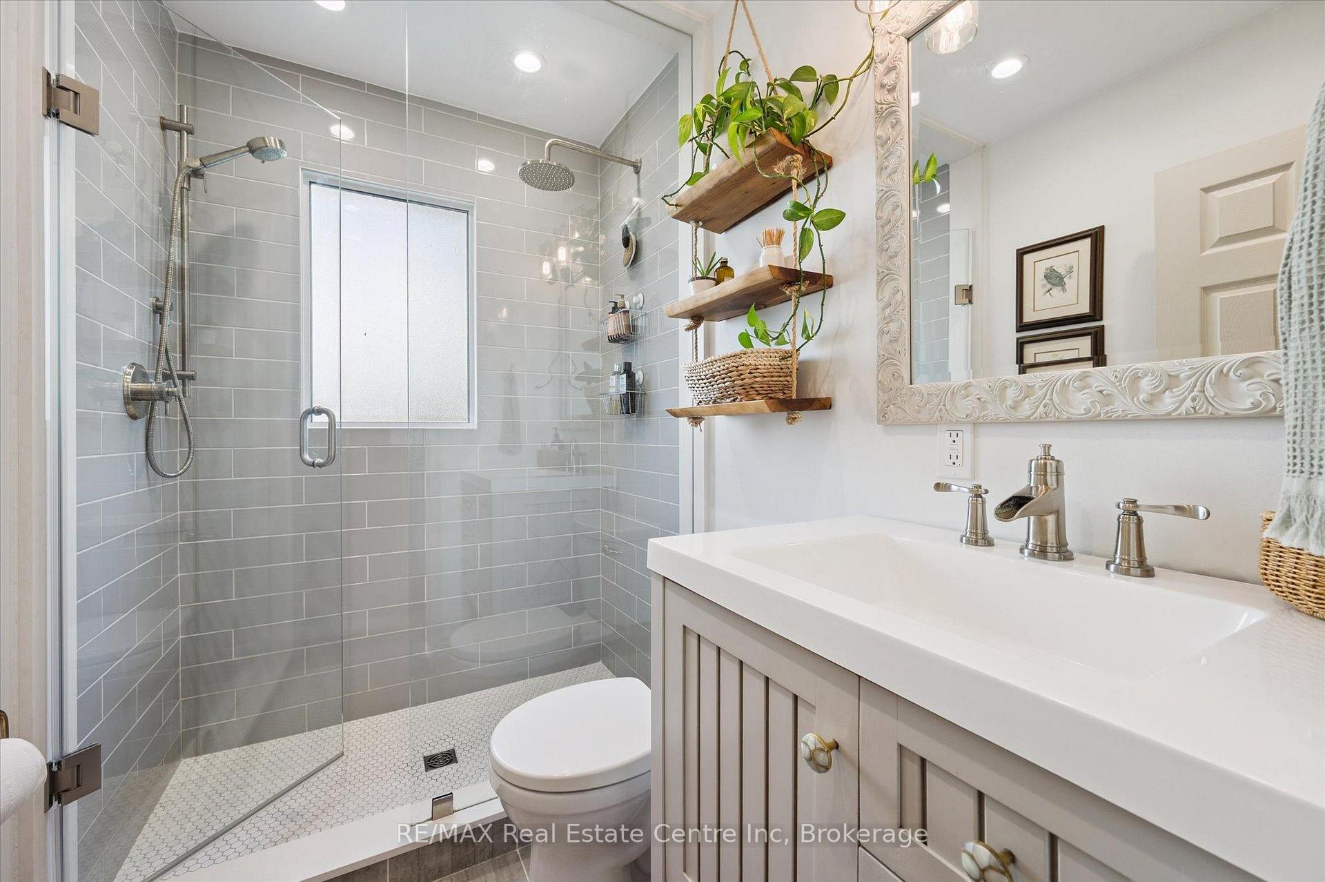 Photo 12 of 19 Cadillac Drive, Guelph, St. George's — HOMEH
