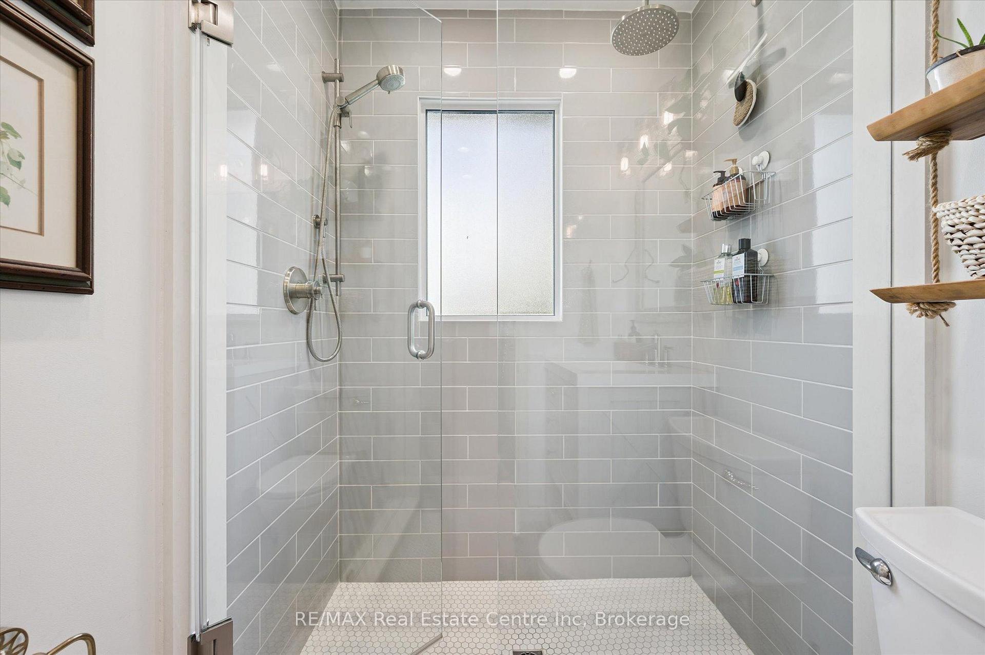 Photo 13 of 19 Cadillac Drive, Guelph, St. George's — HOMEH