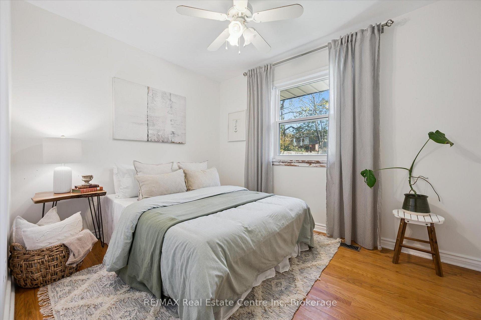 Photo 14 of 19 Cadillac Drive, Guelph, St. George's — HOMEH