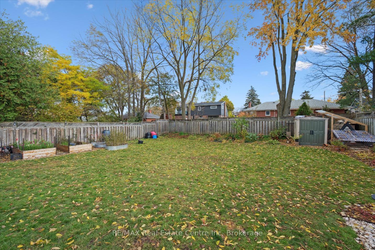 Photo 17 of 19 Cadillac Drive, Guelph, St. George's — HOMEH