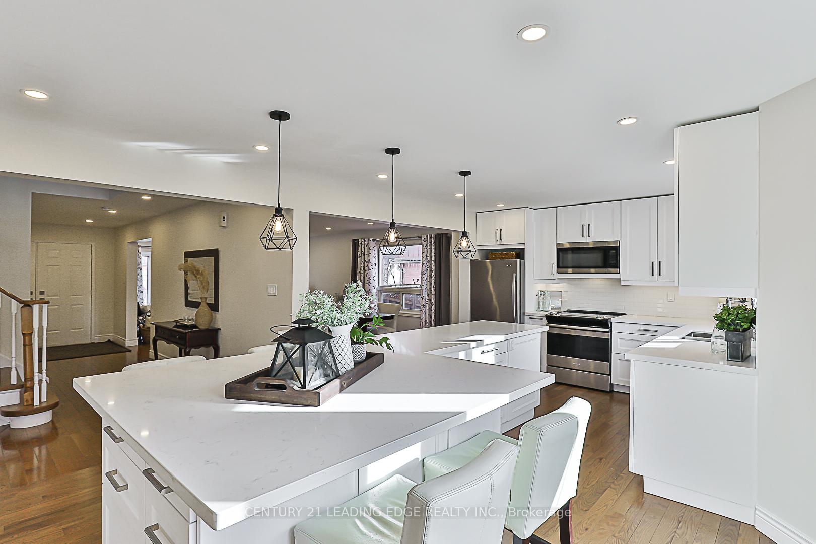 Photo 6 of 724 Barnes Crescent, Oshawa, Northglen — HOMEH