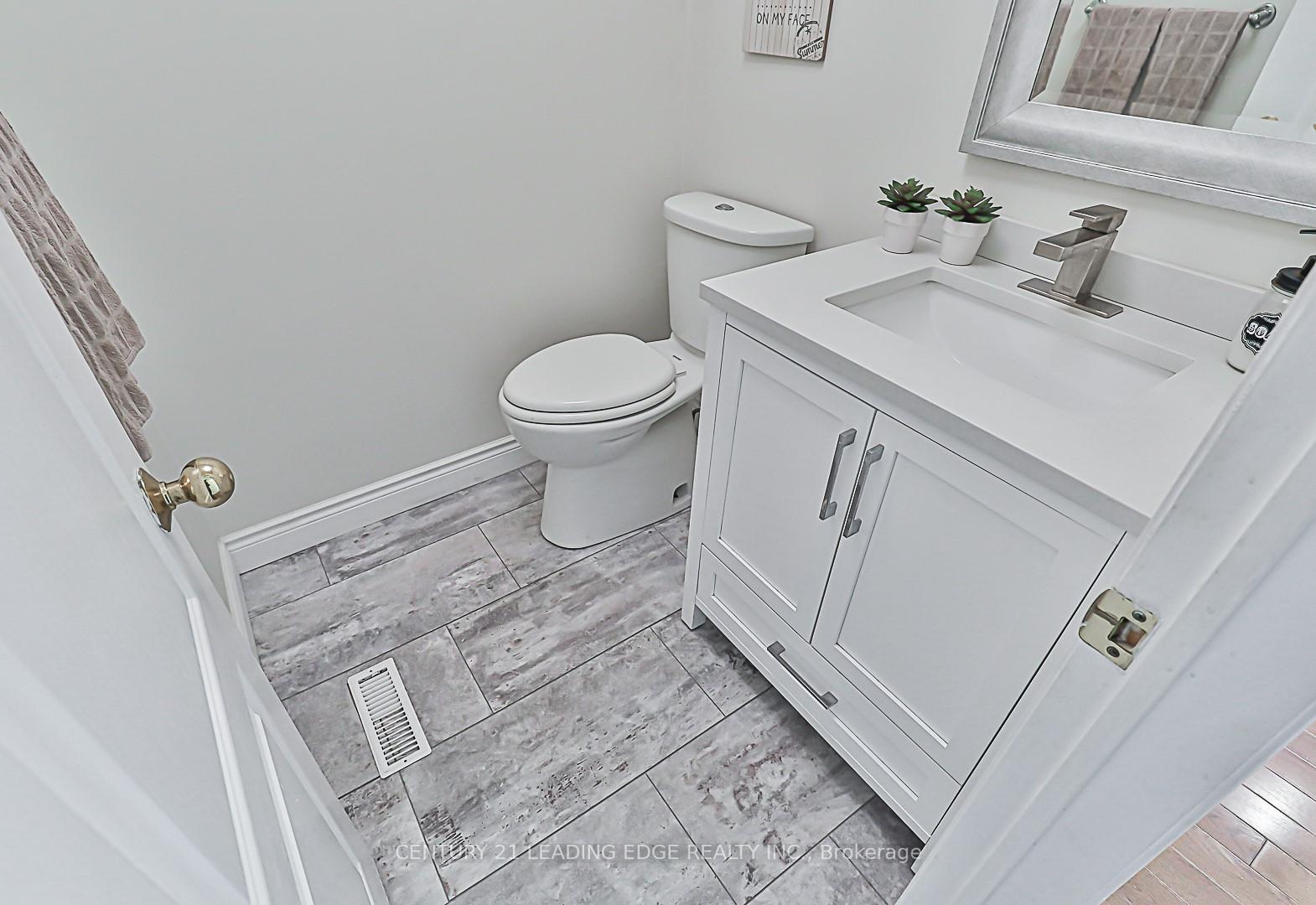 Photo 12 of 724 Barnes Crescent, Oshawa, Northglen — HOMEH