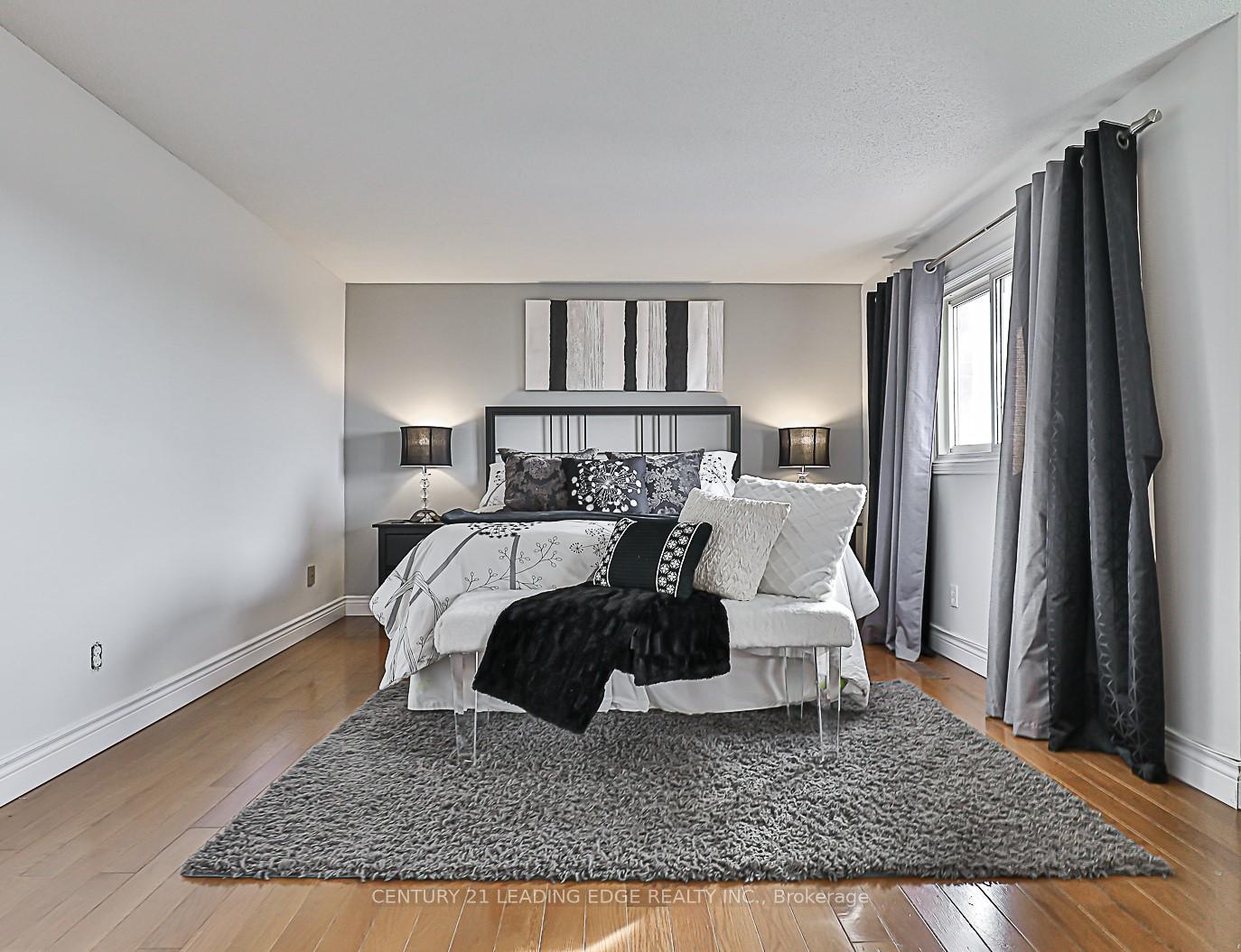 Photo 9 of 724 Barnes Crescent, Oshawa, Northglen — HOMEH
