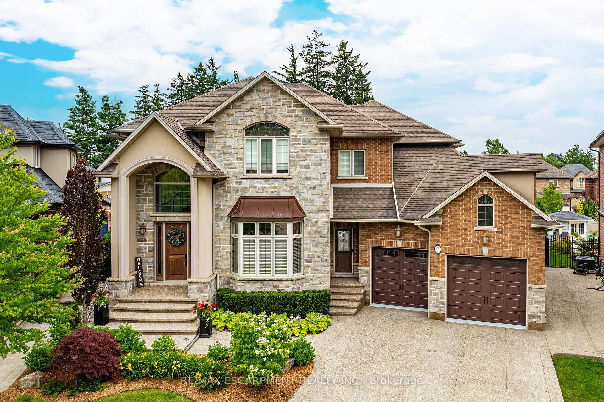 Photo 1 of 7 Gregorio Court, Hamilton, Ancaster — HOMEH