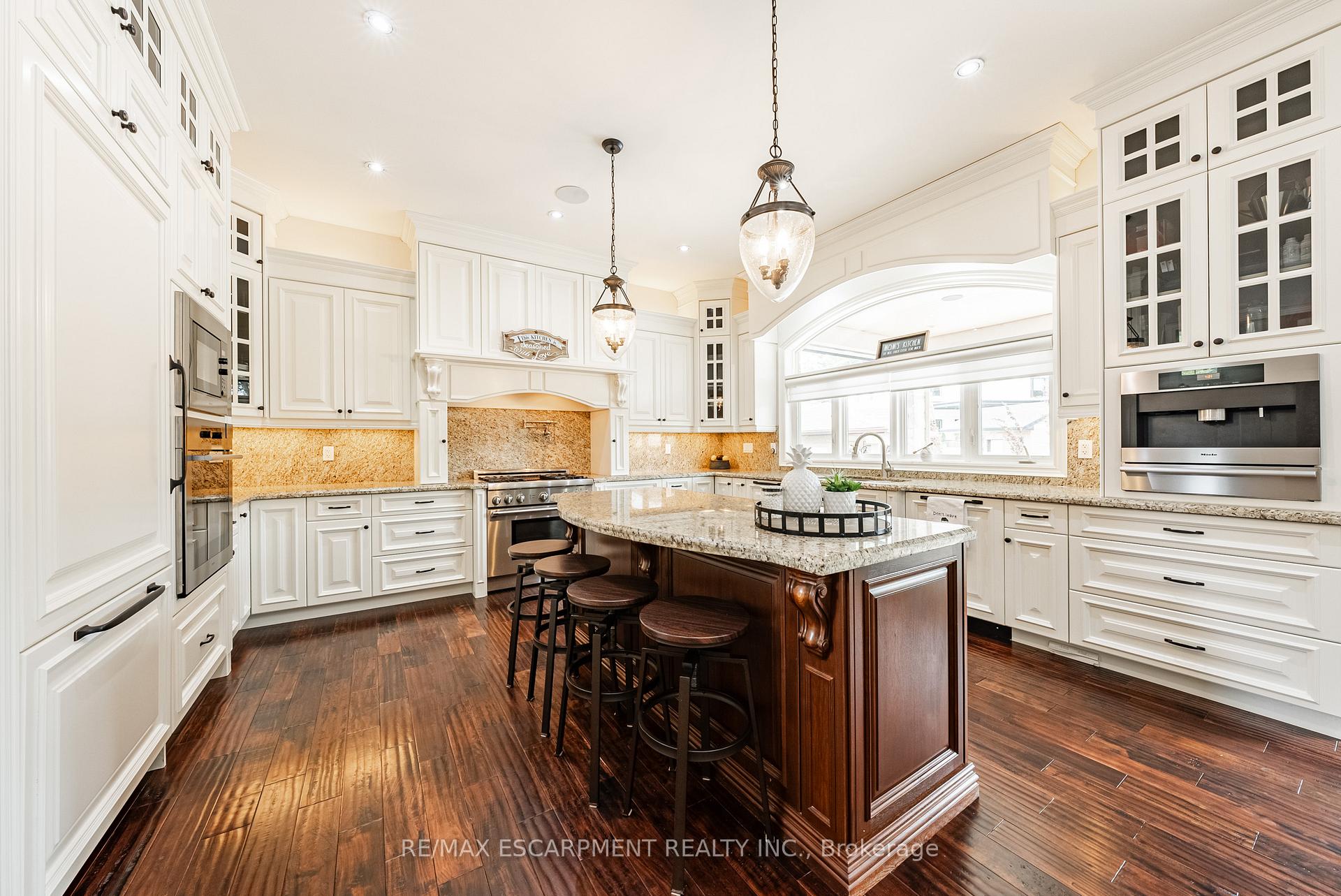 Photo 3 of 7 Gregorio Court, Hamilton, Ancaster — HOMEH