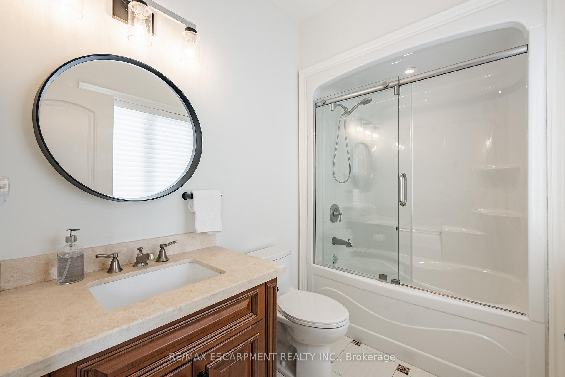 Photo 4 of 7 Gregorio Court, Hamilton, Ancaster — HOMEH