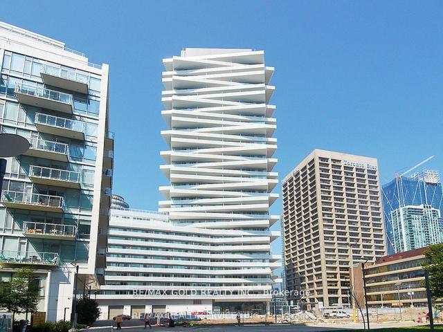 Photo 4 of Unit 812, 15 Queens Quay E, Toronto, Waterfront Communities — HOMEH