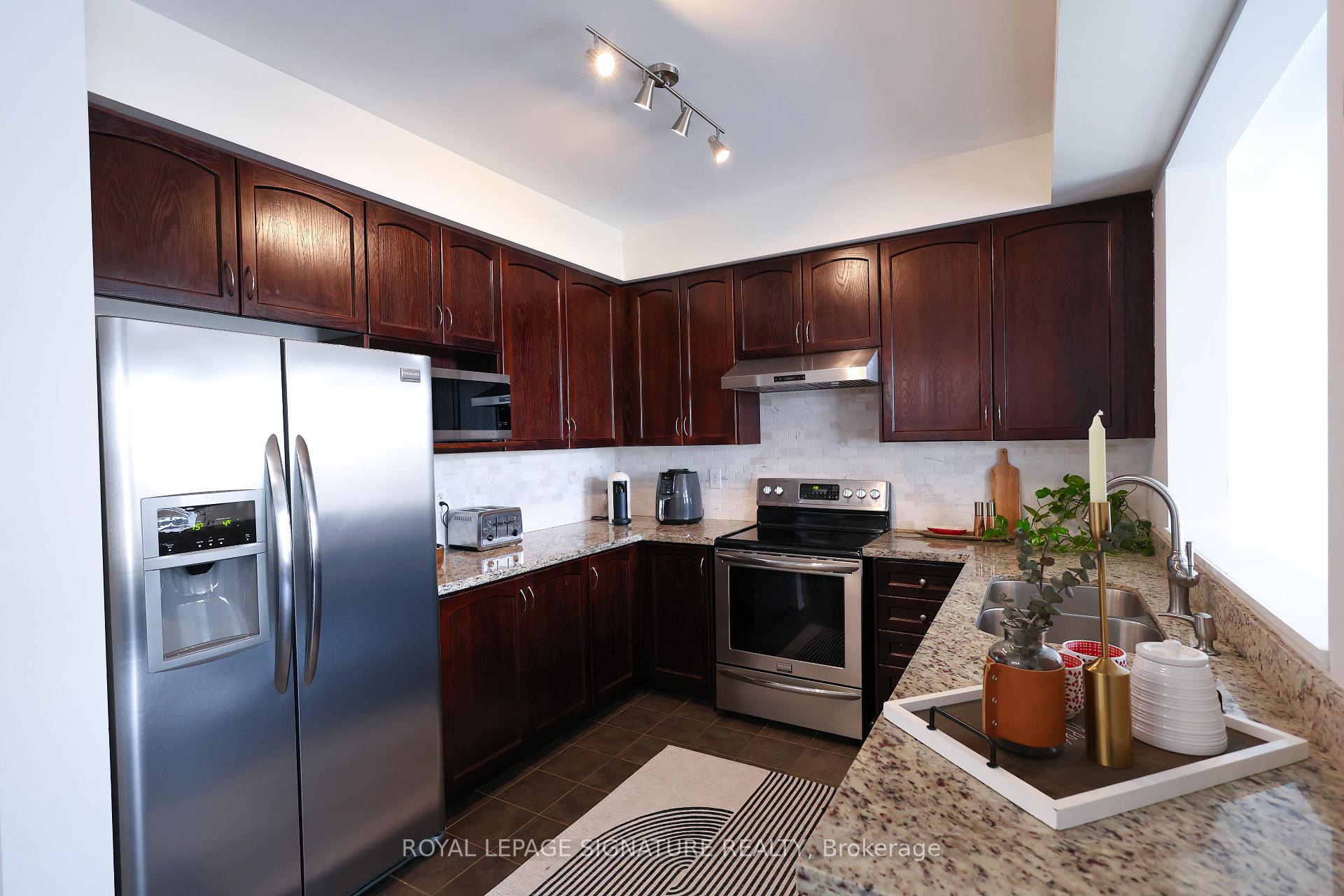 Photo 11 of 5 Sedgewick Place, Vaughan, Vellore Village — HOMEH