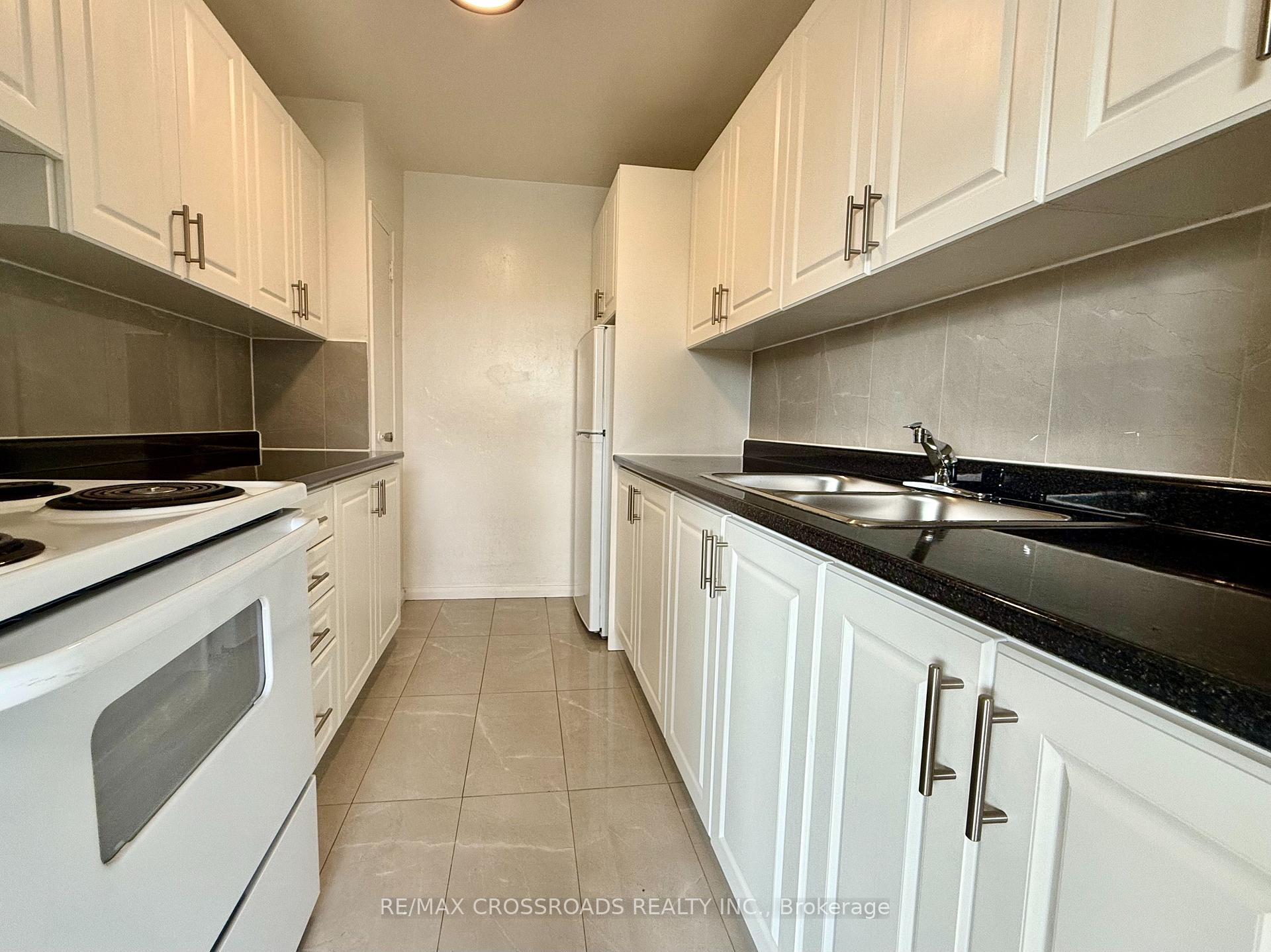 Photo 5 of Unit 308, 363 Lakeshore Road E, Mississauga, Lakeview — HOMEH