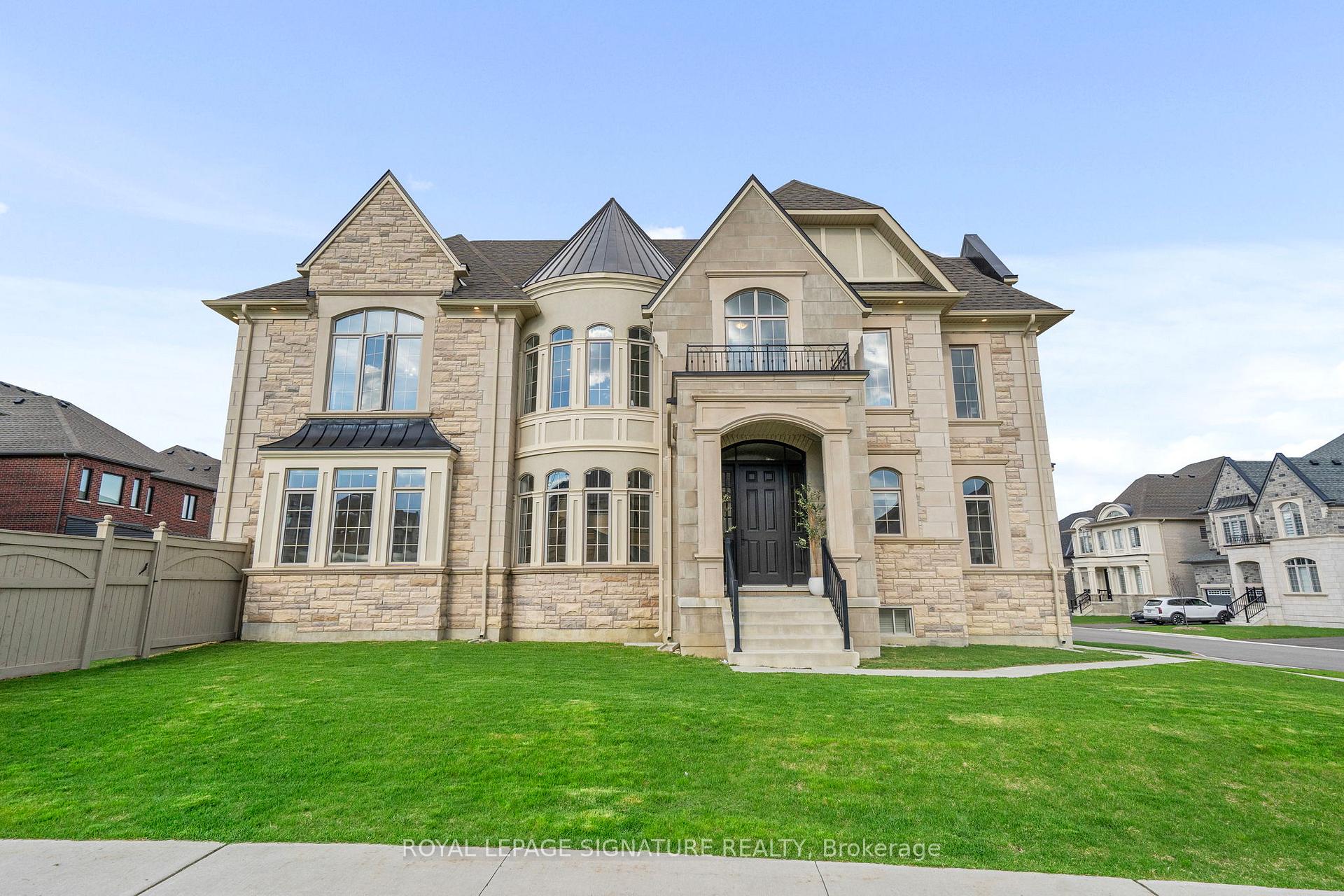 Front of 28 Lake Lenora Avenue