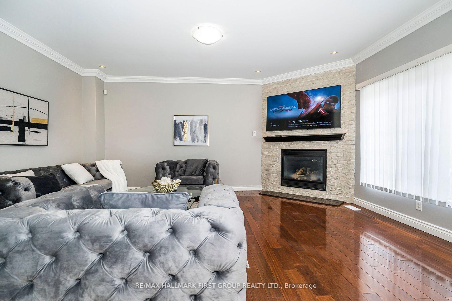 Photo 4 of 49 Thackery Drive, Ajax, Northeast Ajax — HOMEH