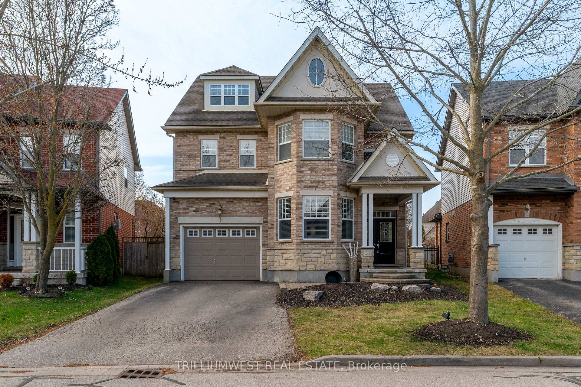 Front of 31 Coopershawk Street
