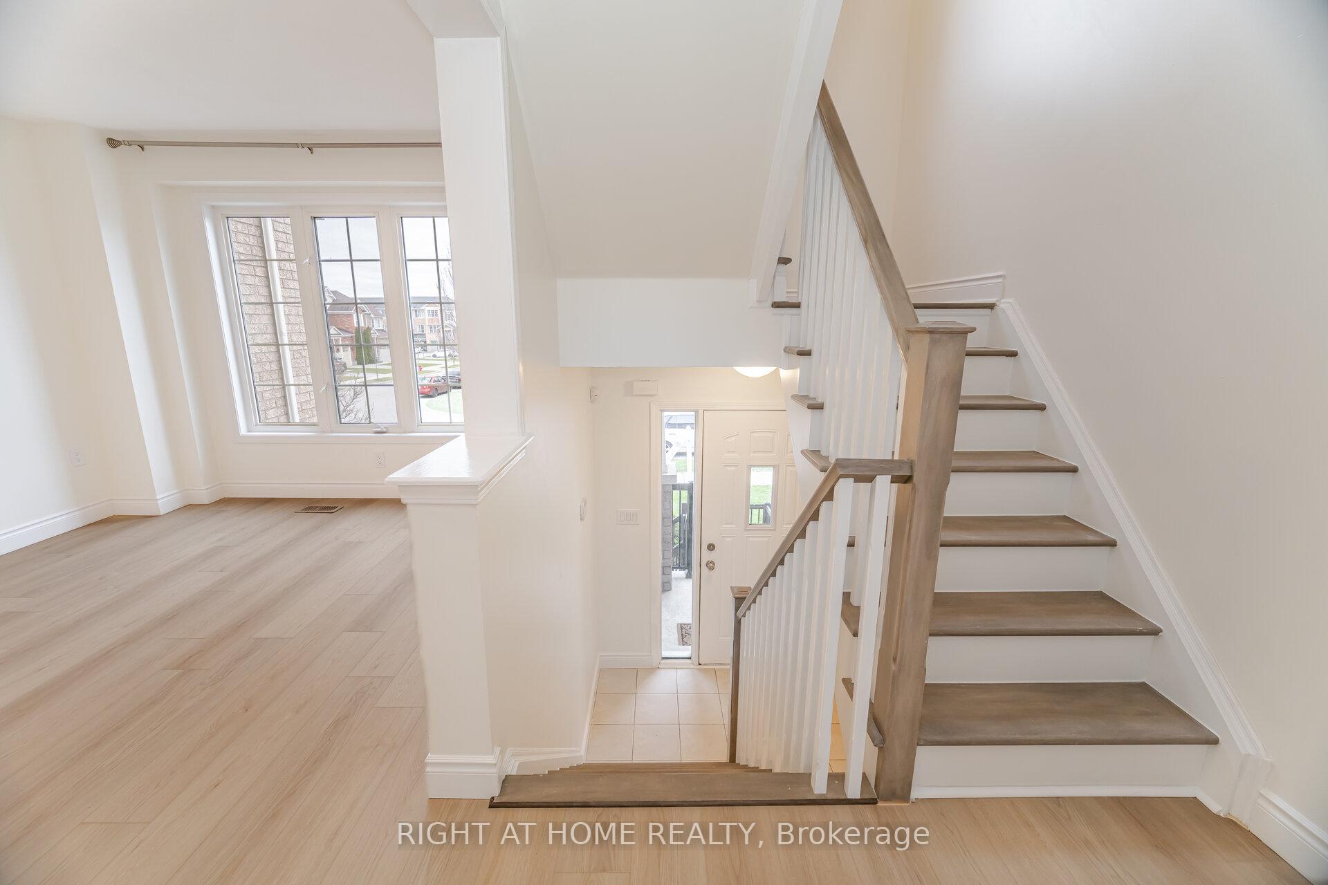 Photo 2 of 40 Ohara Lane, Hamilton, Meadowlands — HOMEH