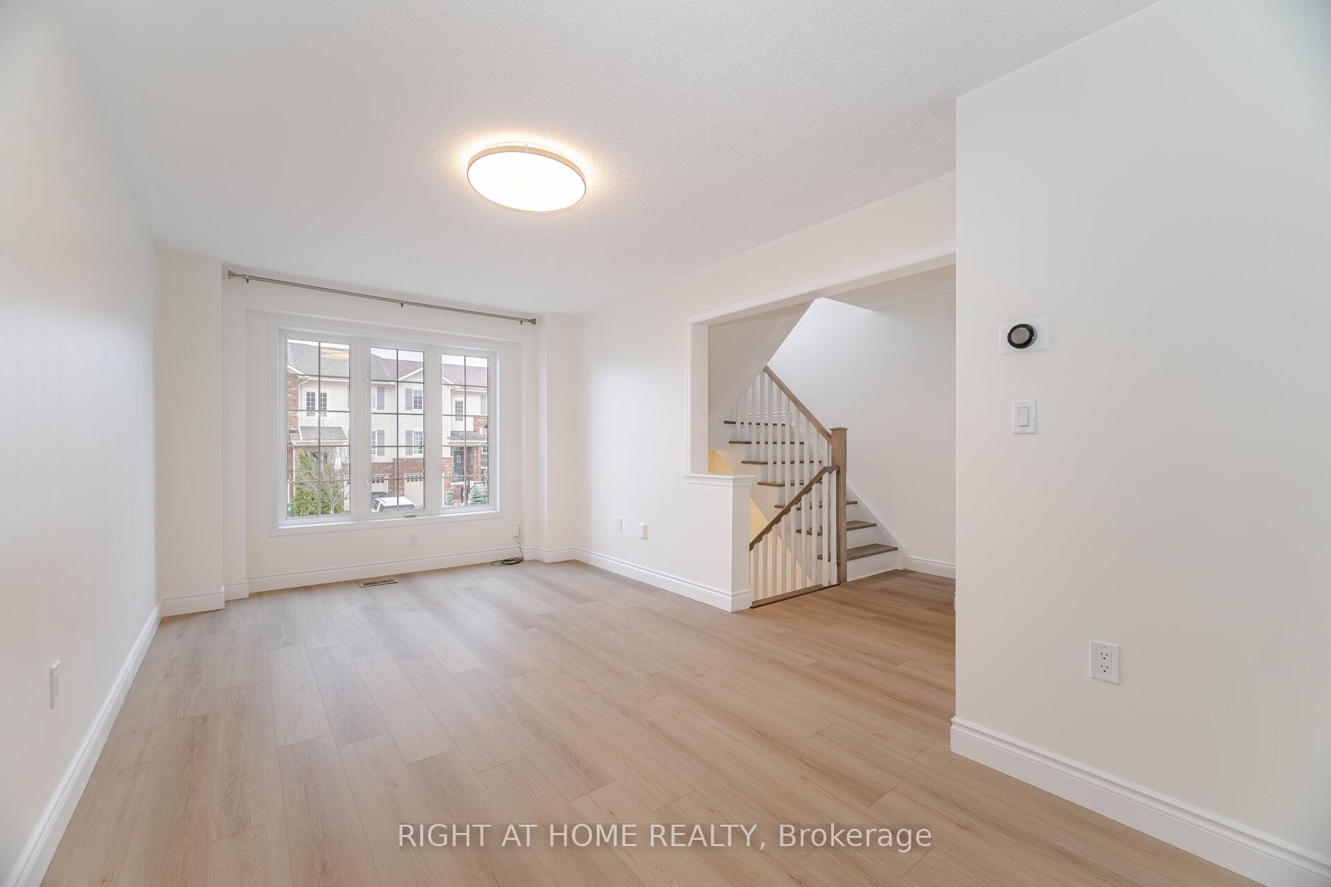 Photo 6 of 40 Ohara Lane, Hamilton, Meadowlands — HOMEH