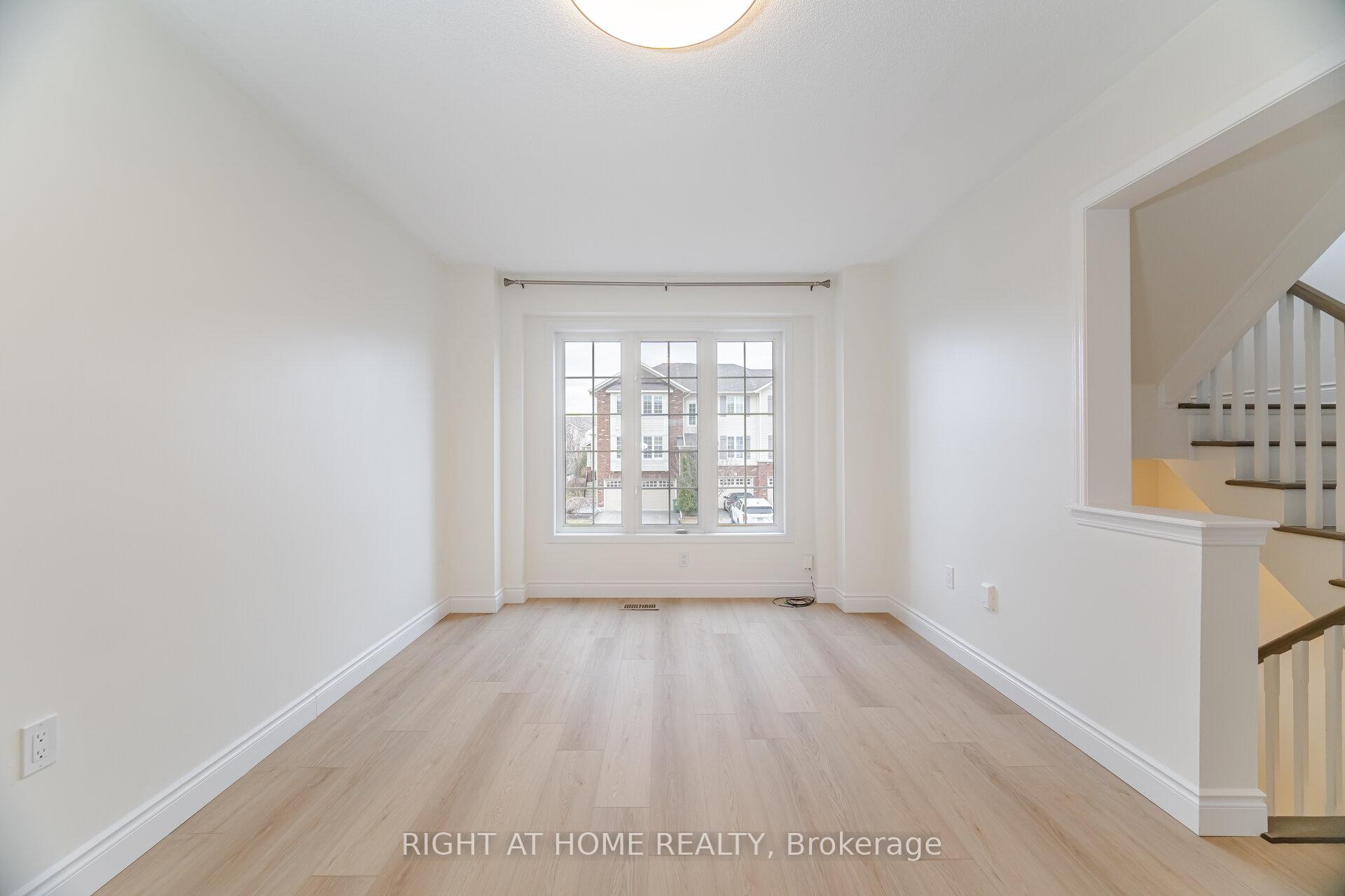 Photo 7 of 40 Ohara Lane, Hamilton, Meadowlands — HOMEH