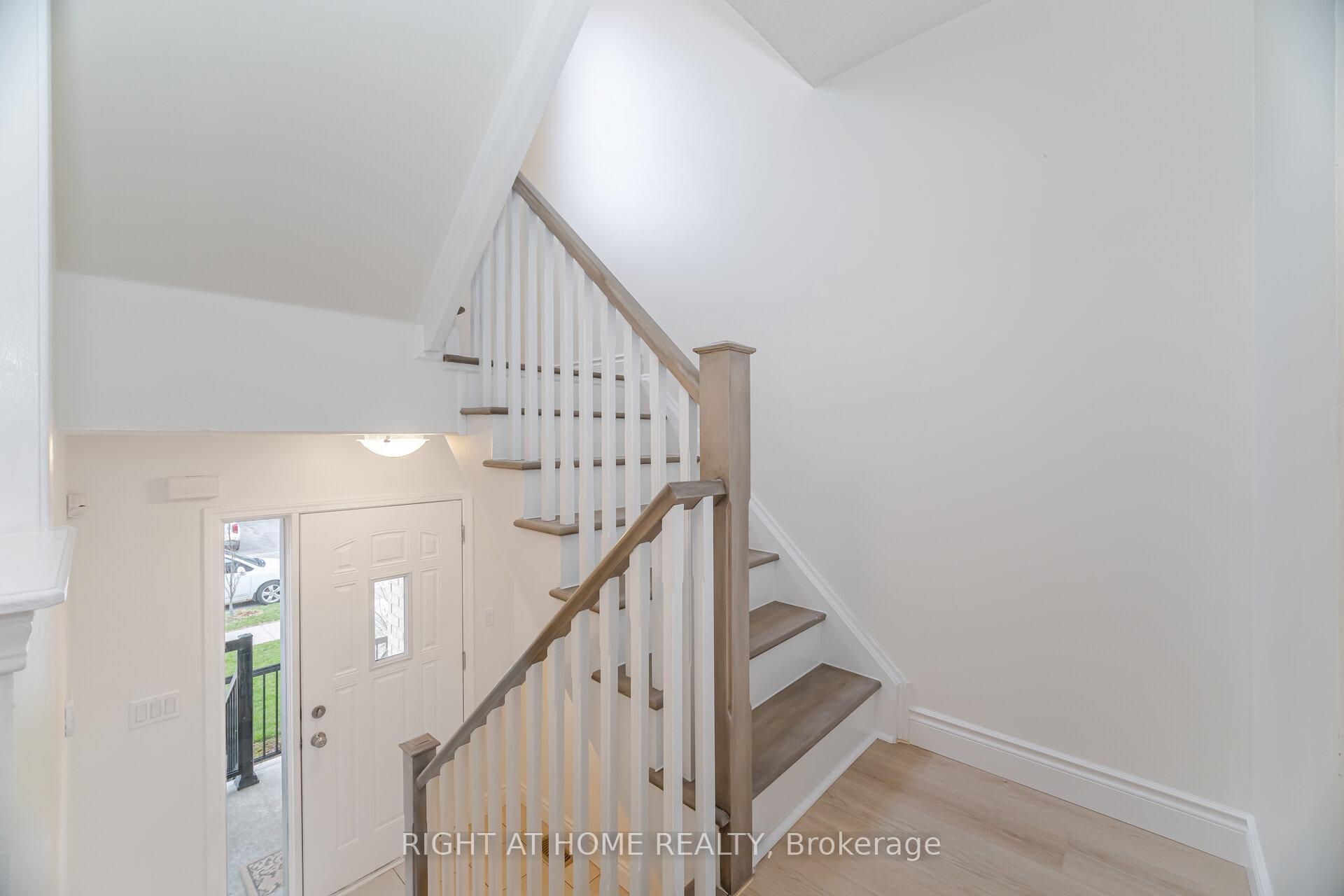 Photo 28 of 40 Ohara Lane, Hamilton, Meadowlands — HOMEH