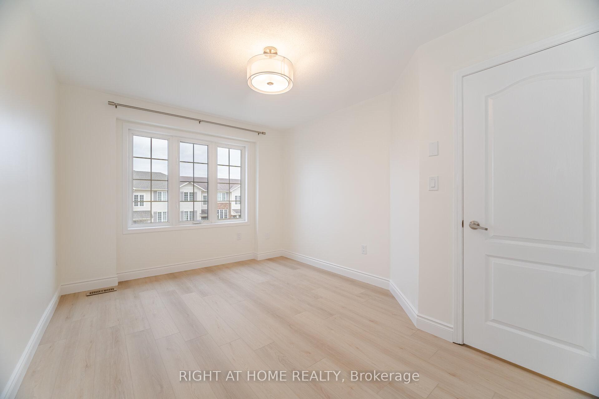 Photo 24 of 40 Ohara Lane, Hamilton, Meadowlands — HOMEH