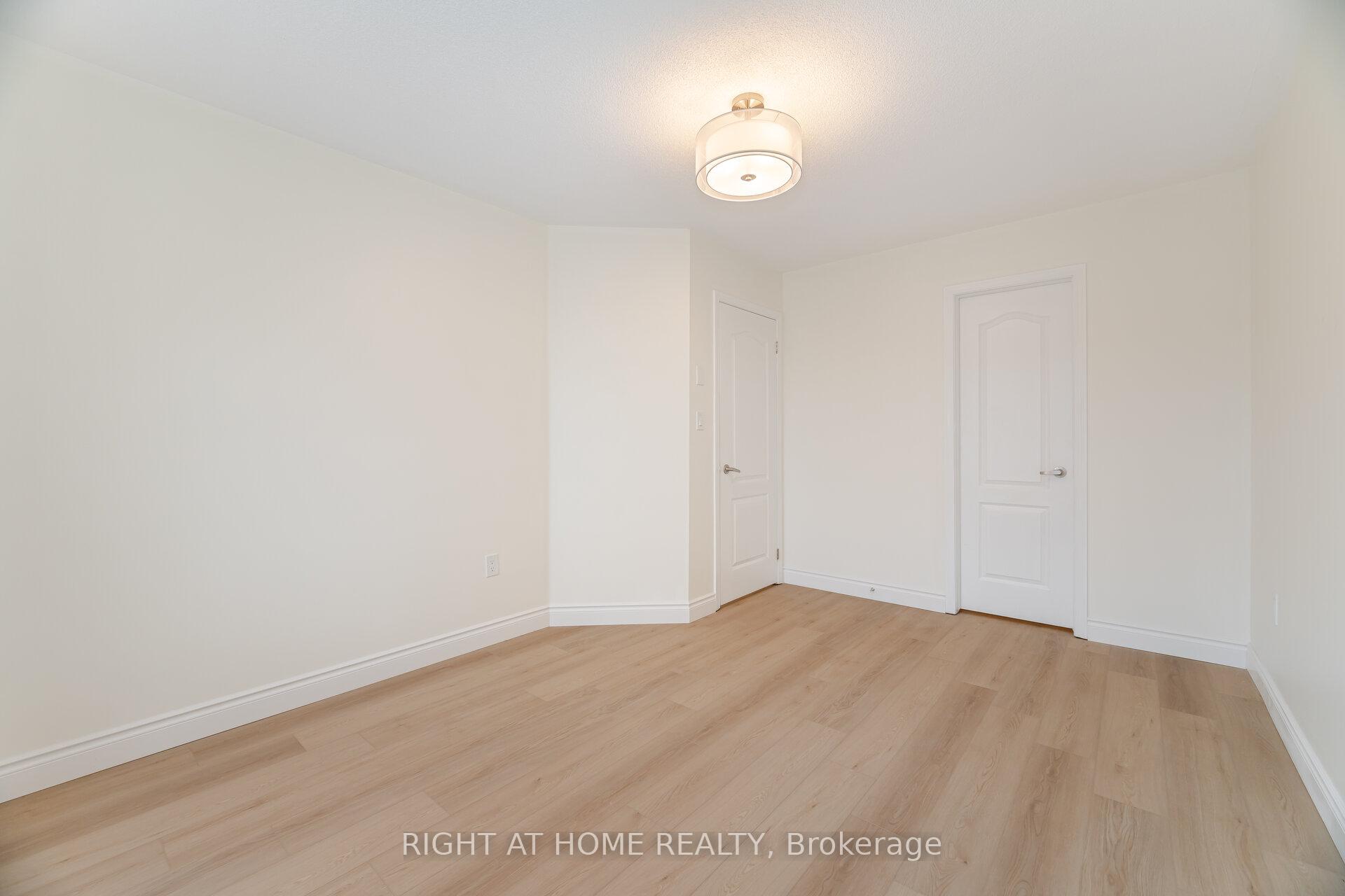 Photo 18 of 40 Ohara Lane, Hamilton, Meadowlands — HOMEH