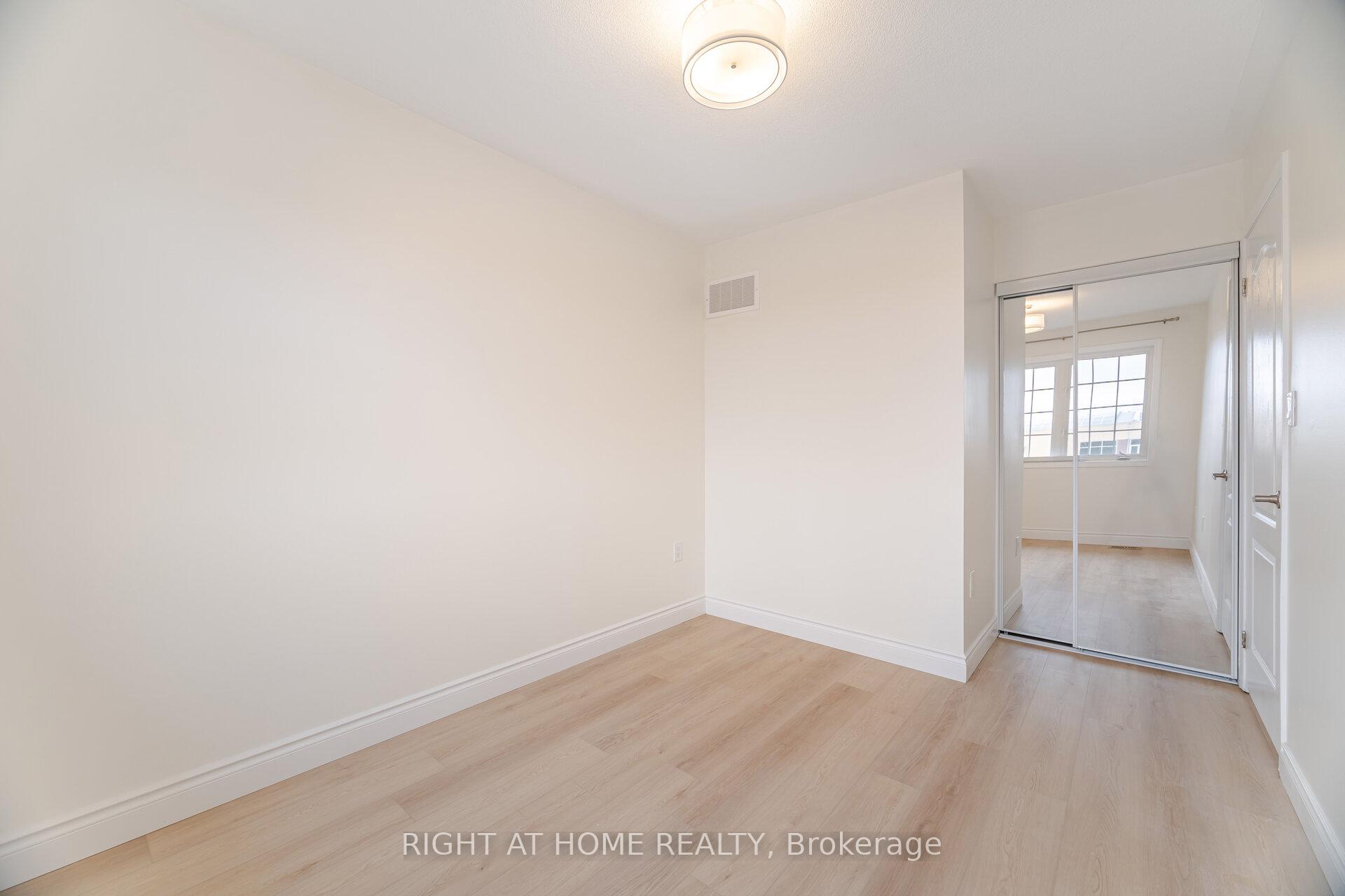 Photo 21 of 40 Ohara Lane, Hamilton, Meadowlands — HOMEH