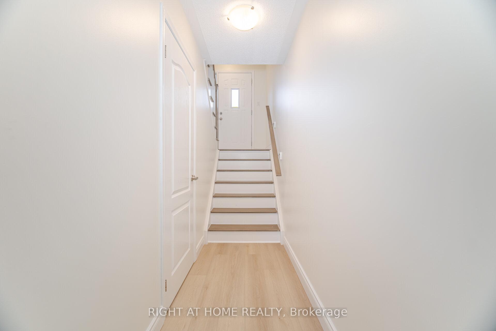 Photo 34 of 40 Ohara Lane, Hamilton, Meadowlands — HOMEH