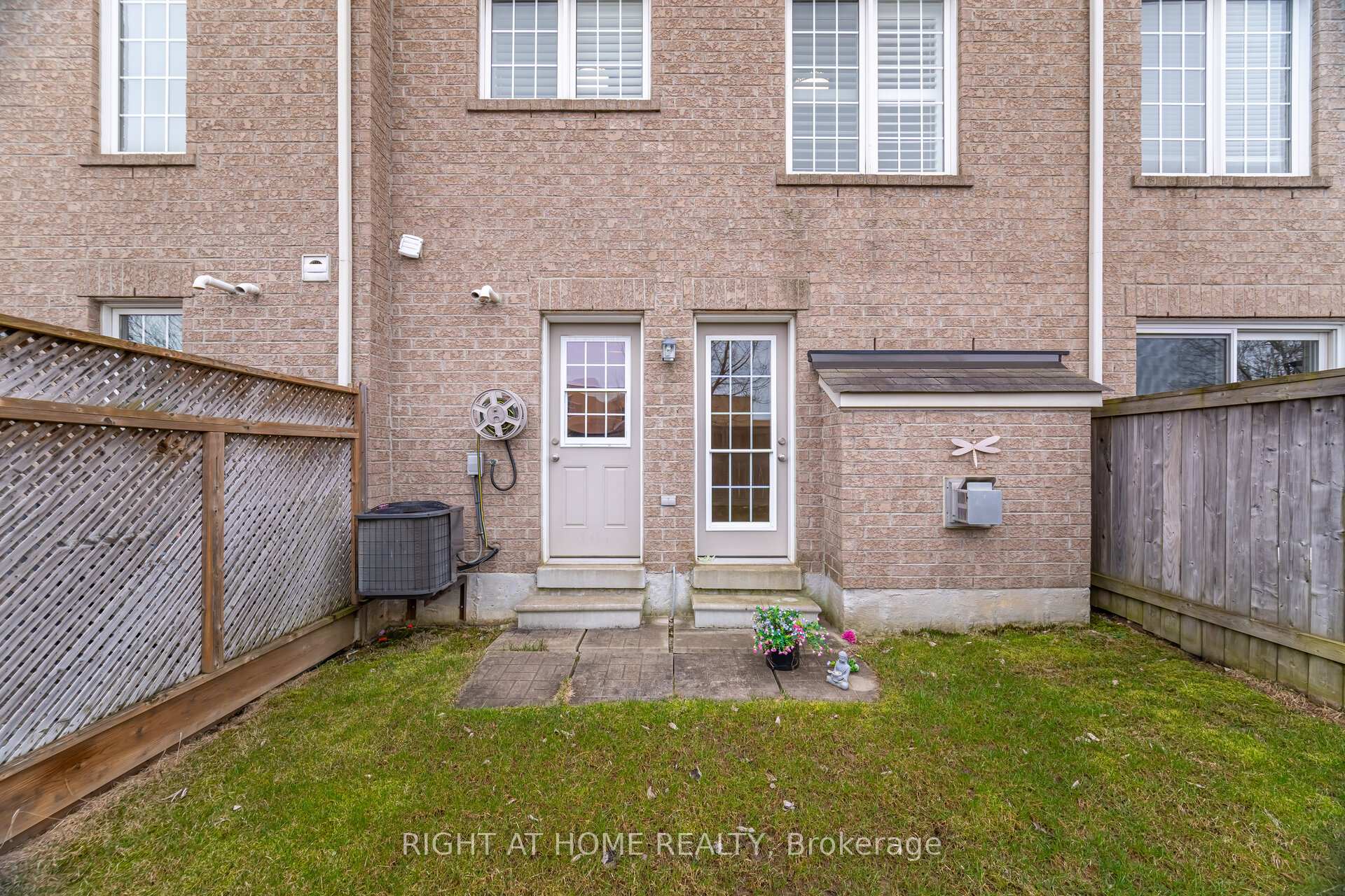 Photo 47 of 40 Ohara Lane, Hamilton, Meadowlands — HOMEH