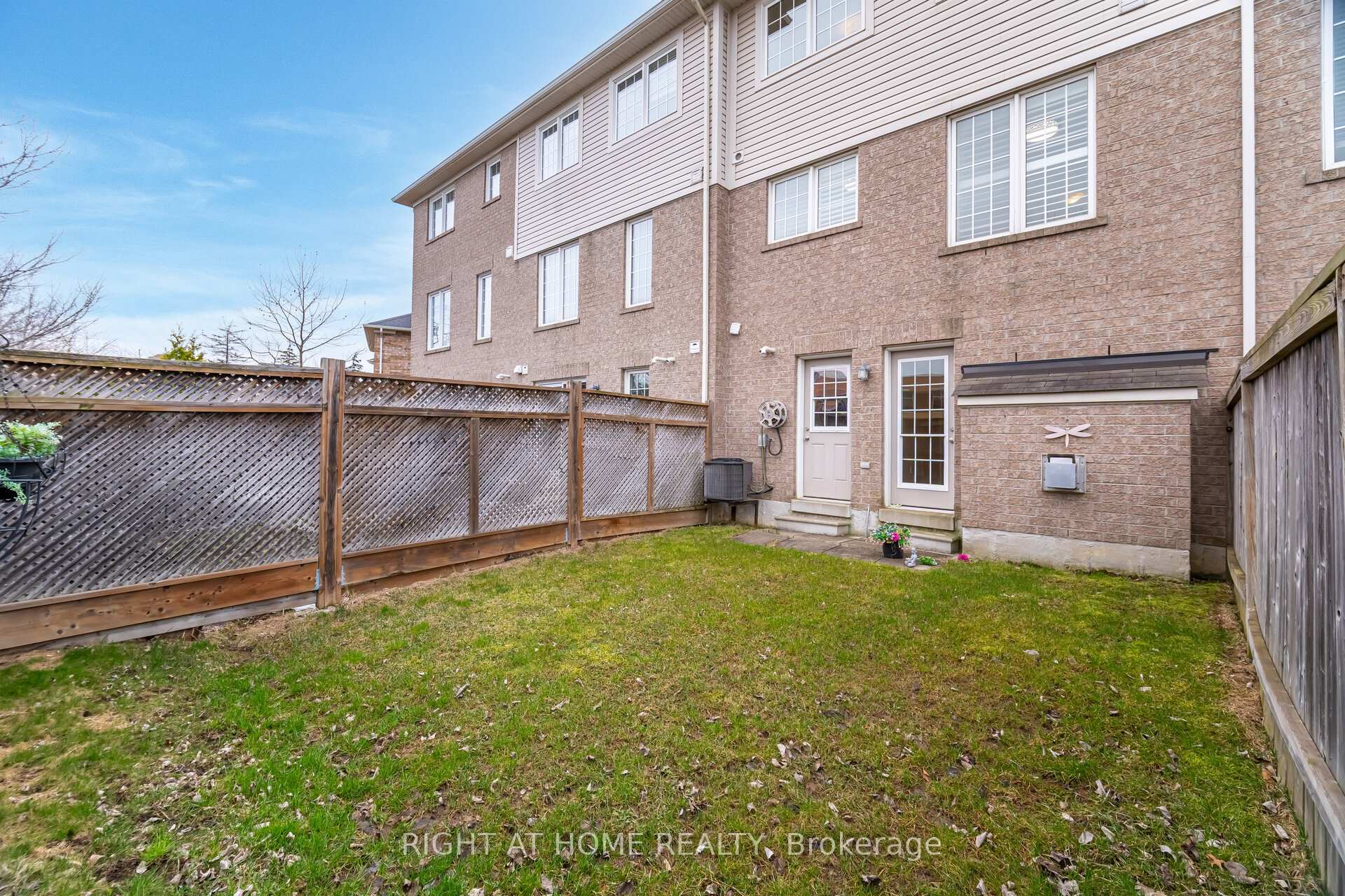 Photo 45 of 40 Ohara Lane, Hamilton, Meadowlands — HOMEH