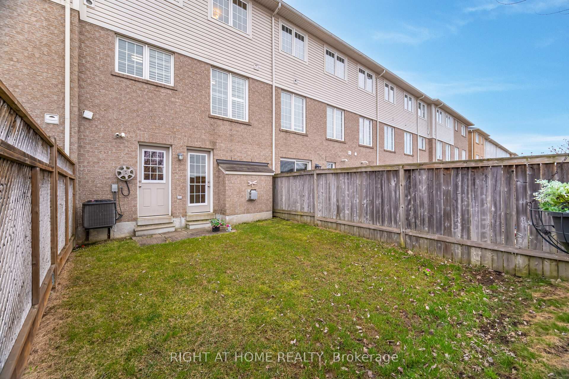 Photo 43 of 40 Ohara Lane, Hamilton, Meadowlands — HOMEH