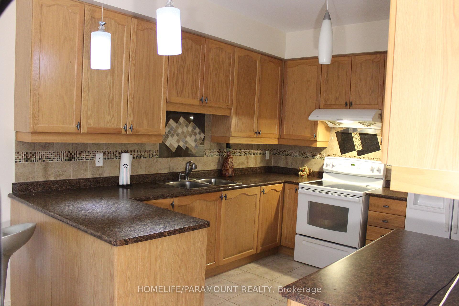 Photo 6 of 26 Commodore Drive, Brampton, Credit Valley — HOMEH
