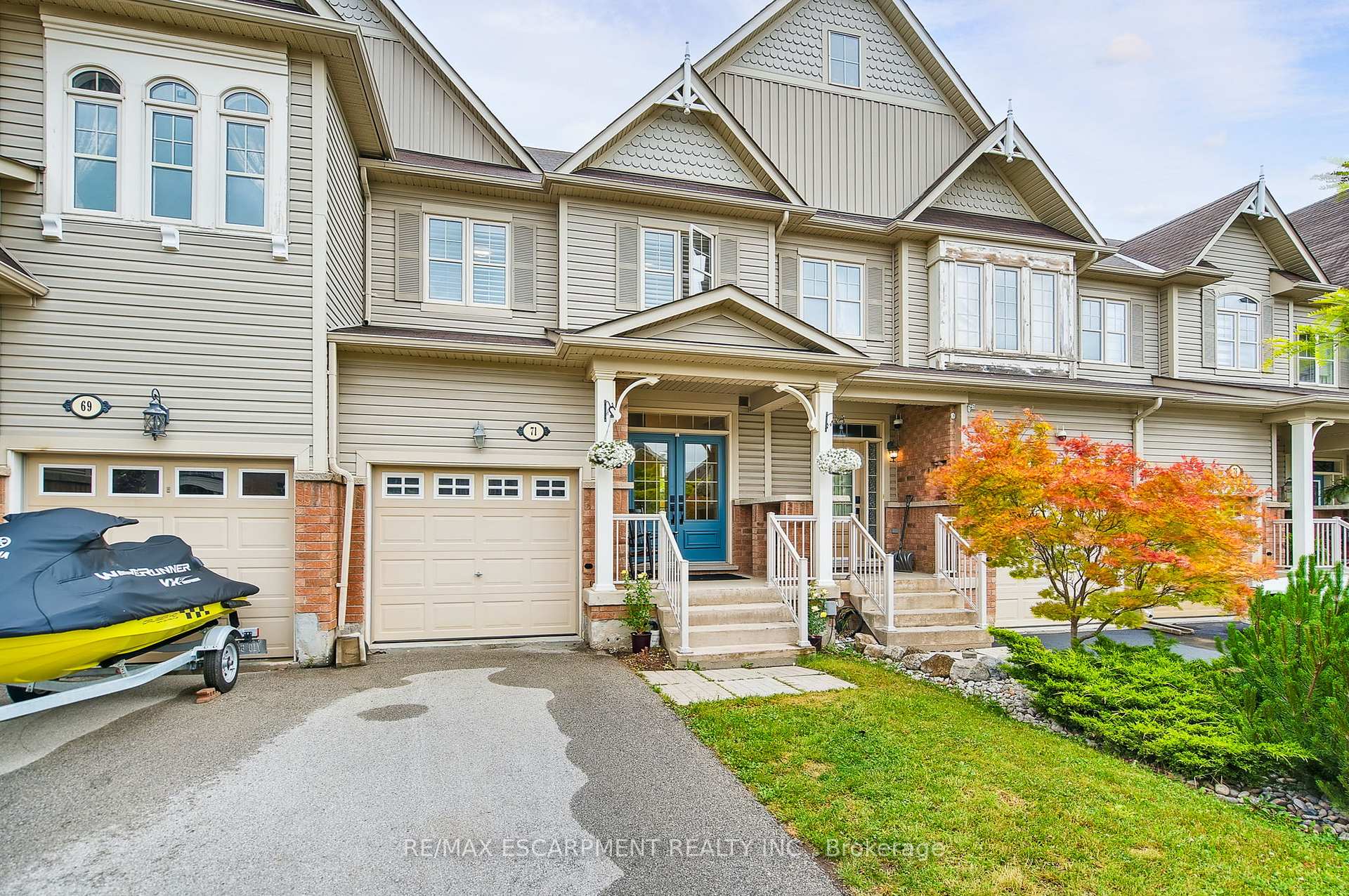 Photo 1 of 71 Cathedral Court, Hamilton, Waterdown — HOMEH