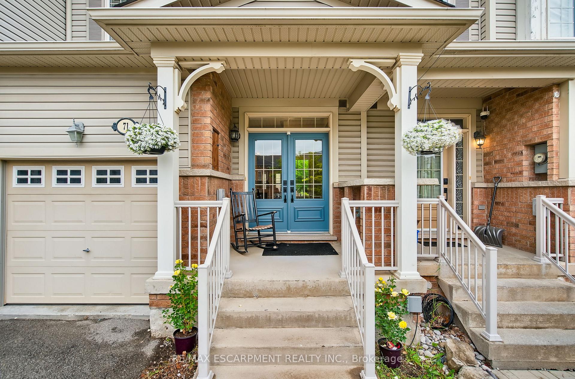 Photo 7 of 71 Cathedral Court, Hamilton, Waterdown — HOMEH