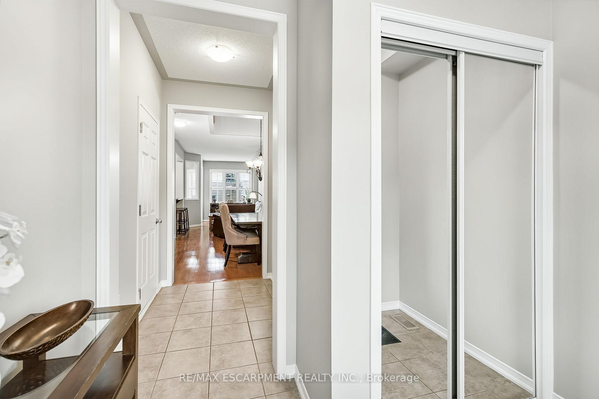 Photo 3 of 71 Cathedral Court, Hamilton, Waterdown — HOMEH