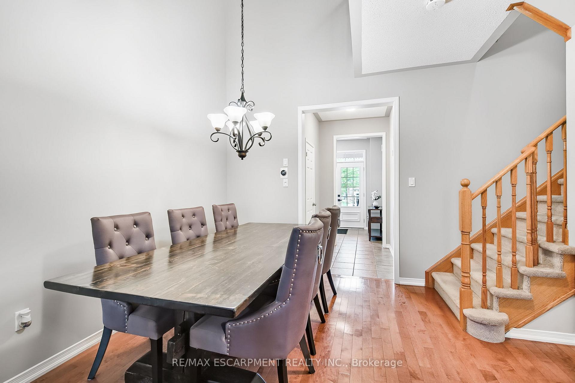 Photo 5 of 71 Cathedral Court, Hamilton, Waterdown — HOMEH