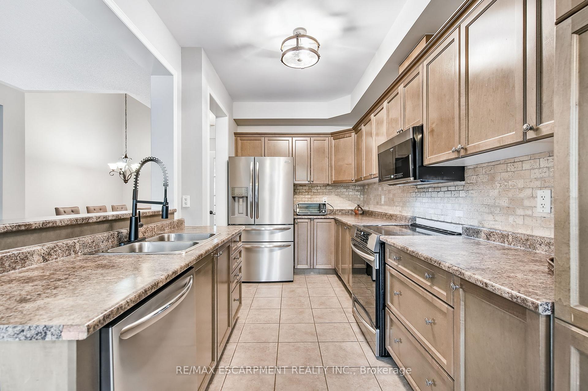 Photo 27 of 71 Cathedral Court, Hamilton, Waterdown — HOMEH