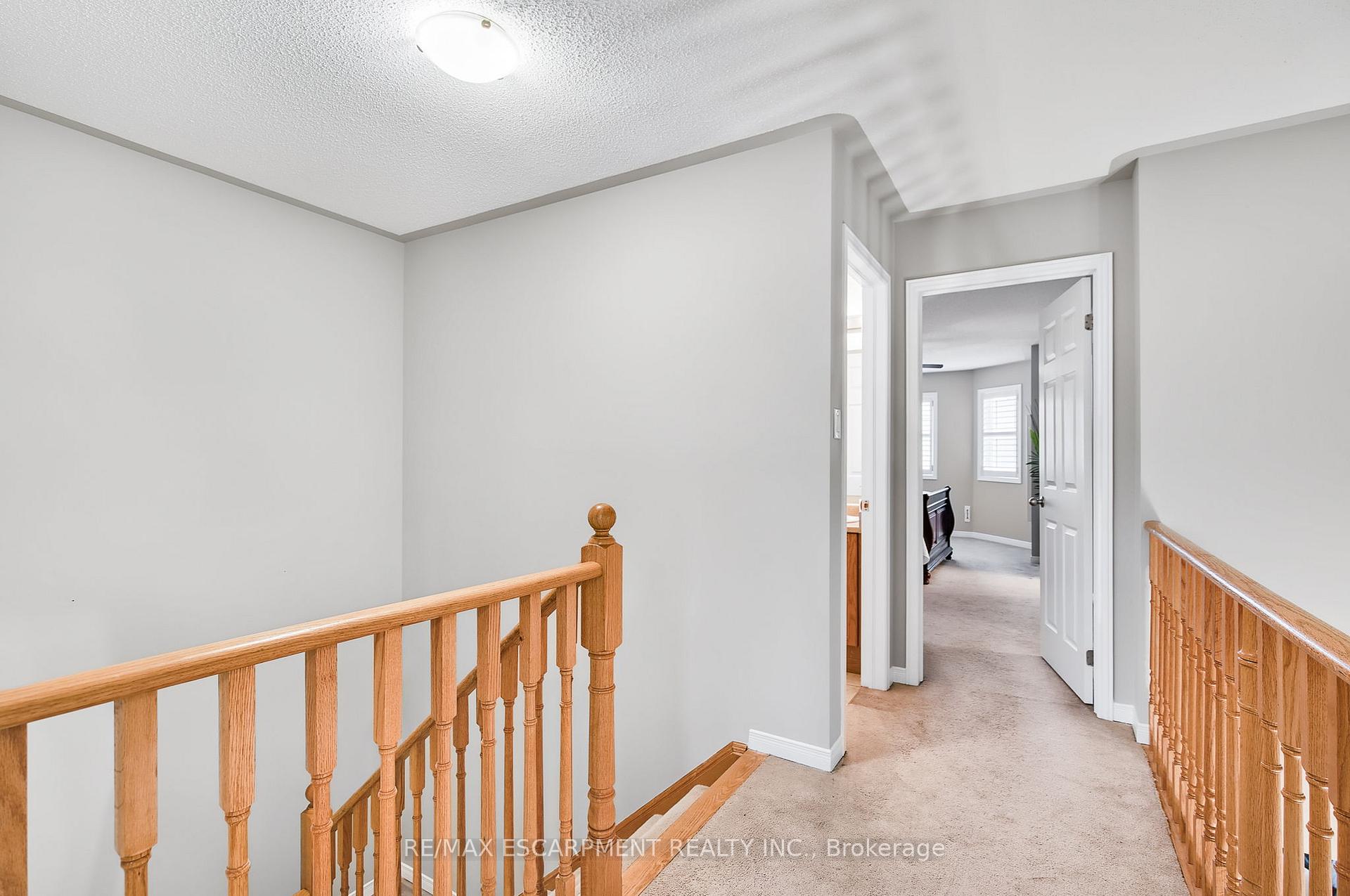 Photo 12 of 71 Cathedral Court, Hamilton, Waterdown — HOMEH