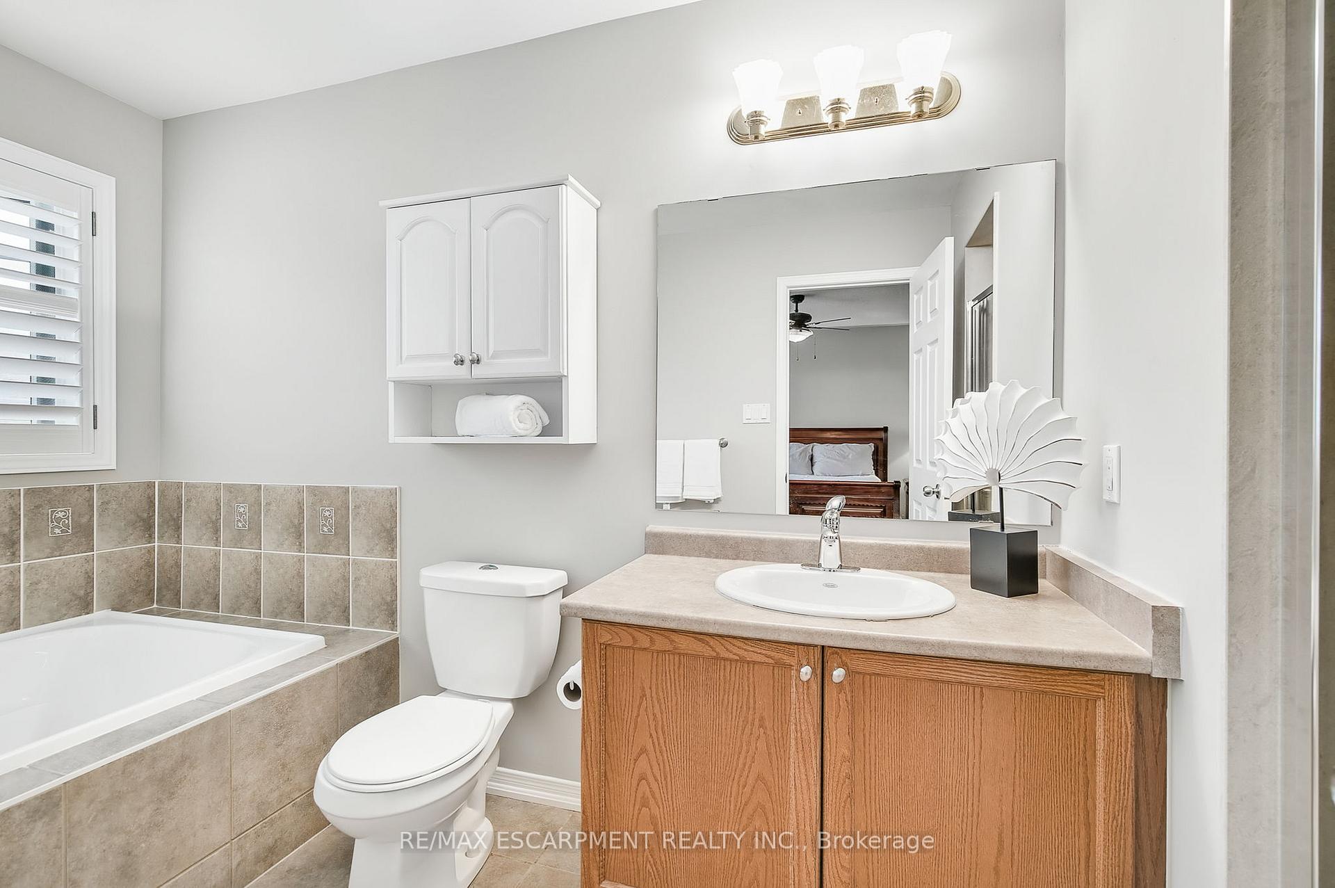 Photo 24 of 71 Cathedral Court, Hamilton, Waterdown — HOMEH