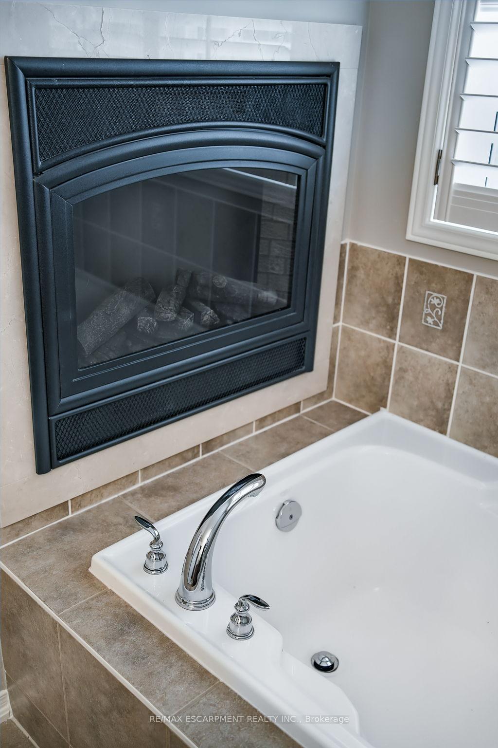 Photo 17 of 71 Cathedral Court, Hamilton, Waterdown — HOMEH