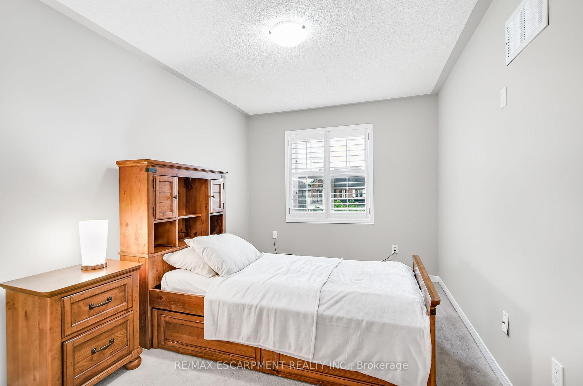 Photo 39 of 71 Cathedral Court, Hamilton, Waterdown — HOMEH