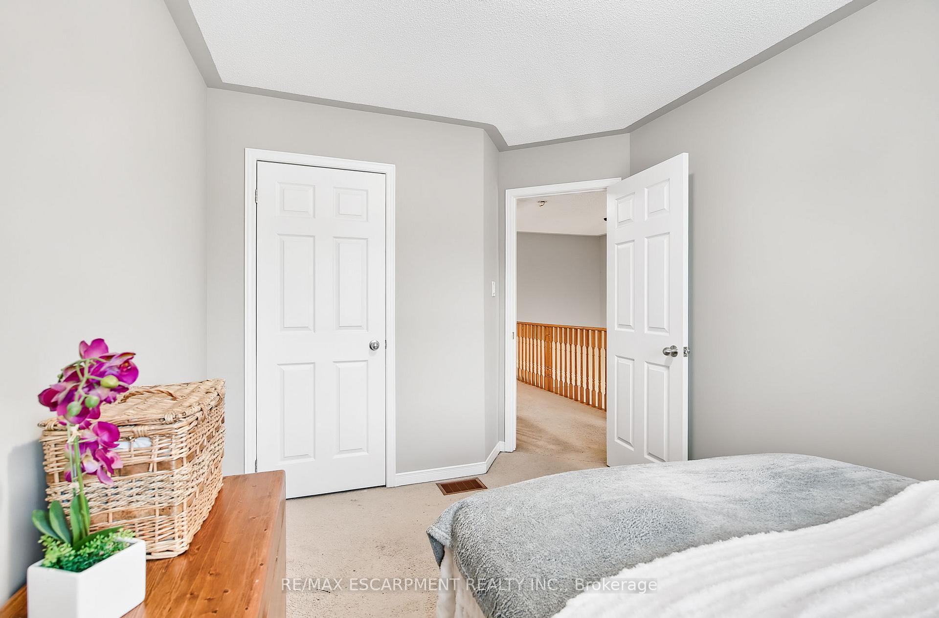 Photo 26 of 71 Cathedral Court, Hamilton, Waterdown — HOMEH