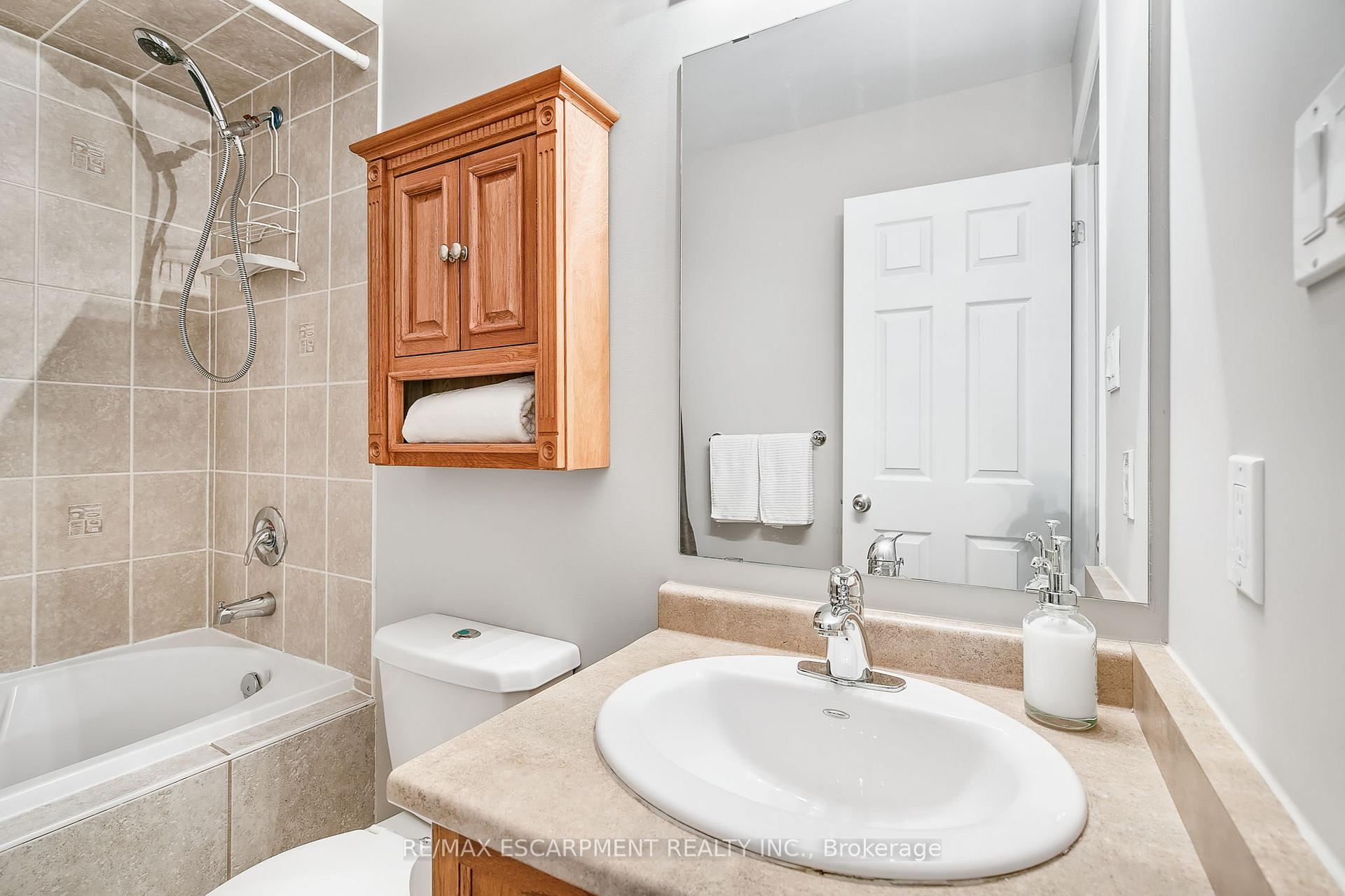 Photo 30 of 71 Cathedral Court, Hamilton, Waterdown — HOMEH