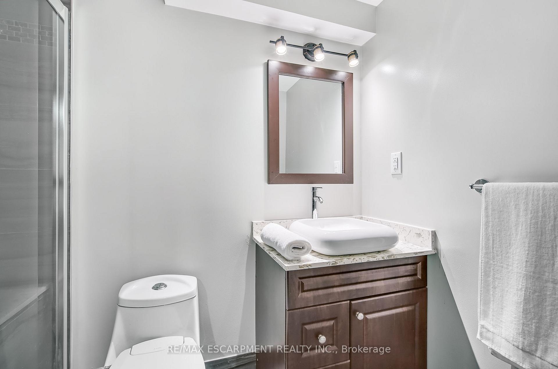 Photo 32 of 71 Cathedral Court, Hamilton, Waterdown — HOMEH