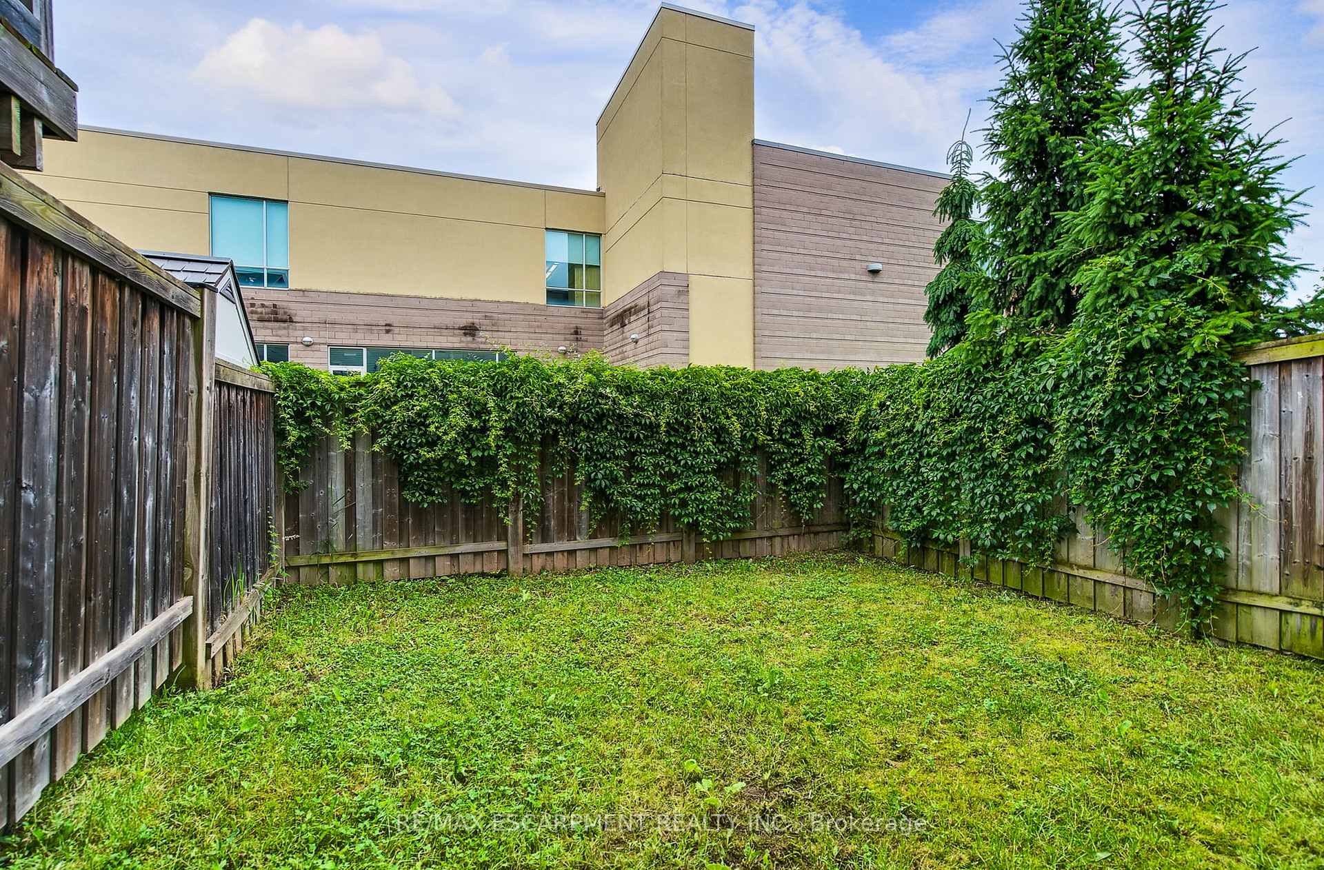 Photo 43 of 71 Cathedral Court, Hamilton, Waterdown — HOMEH
