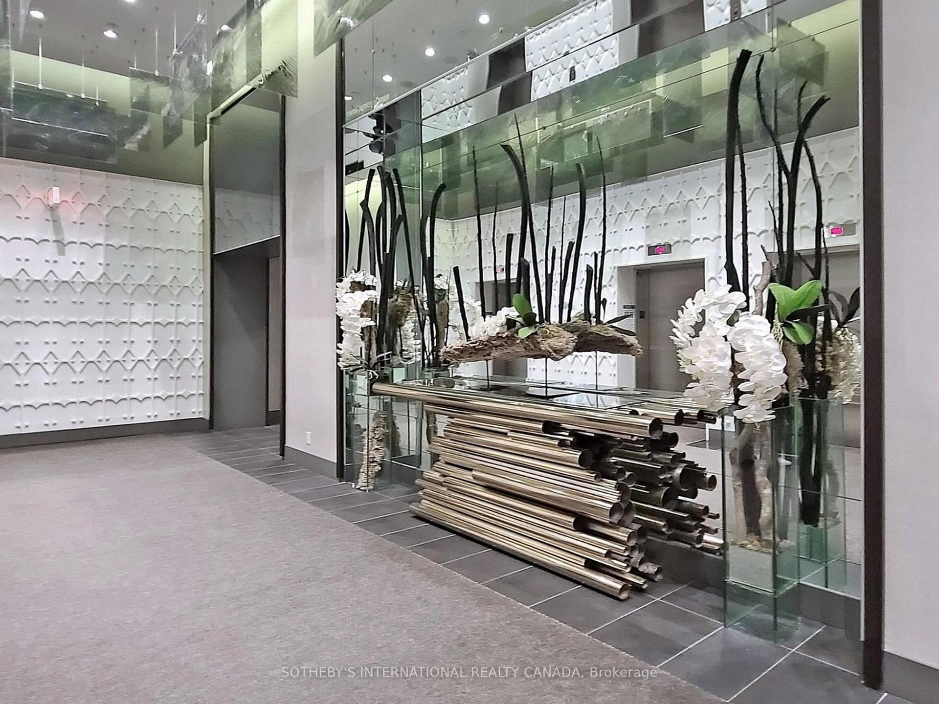 Photo 3 of Unit 1008, 32 Davenport Road, Toronto, The Annex — HOMEH