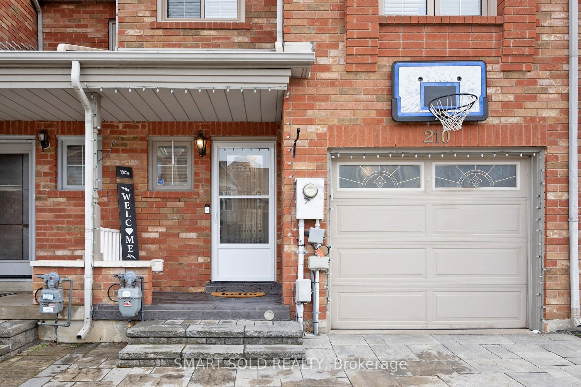 Photo 2 of 210 Kelso Crescent, Vaughan, Maple — HOMEH
