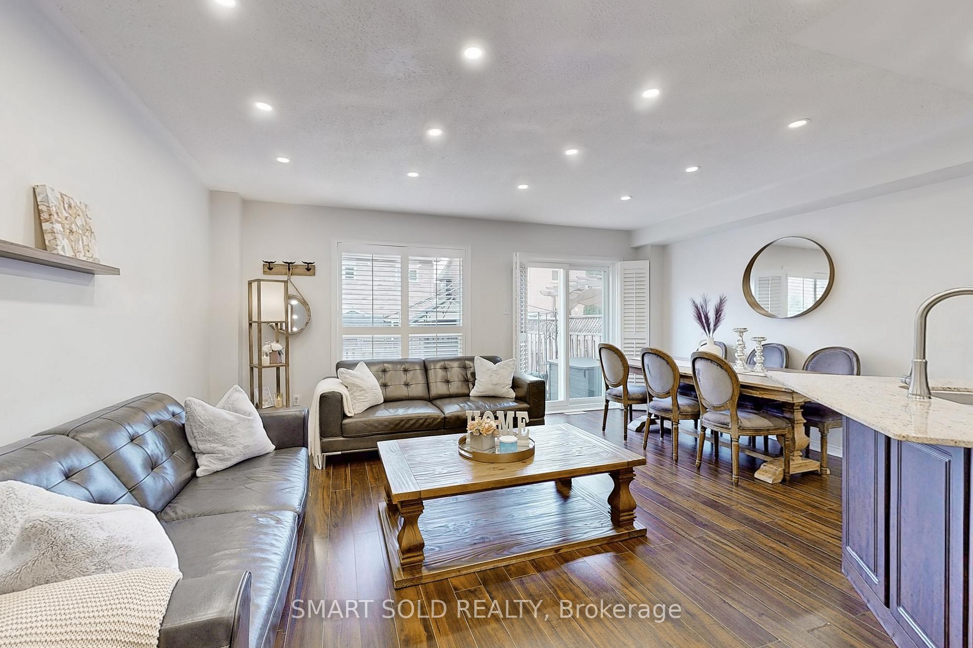 Photo 4 of 210 Kelso Crescent, Vaughan, Maple — HOMEH