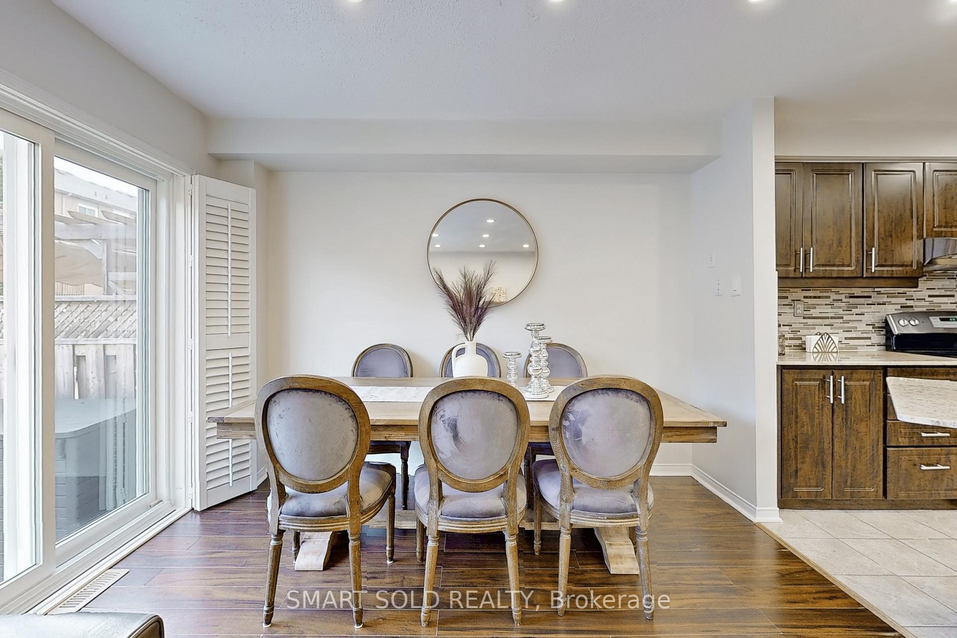 Photo 7 of 210 Kelso Crescent, Vaughan, Maple — HOMEH