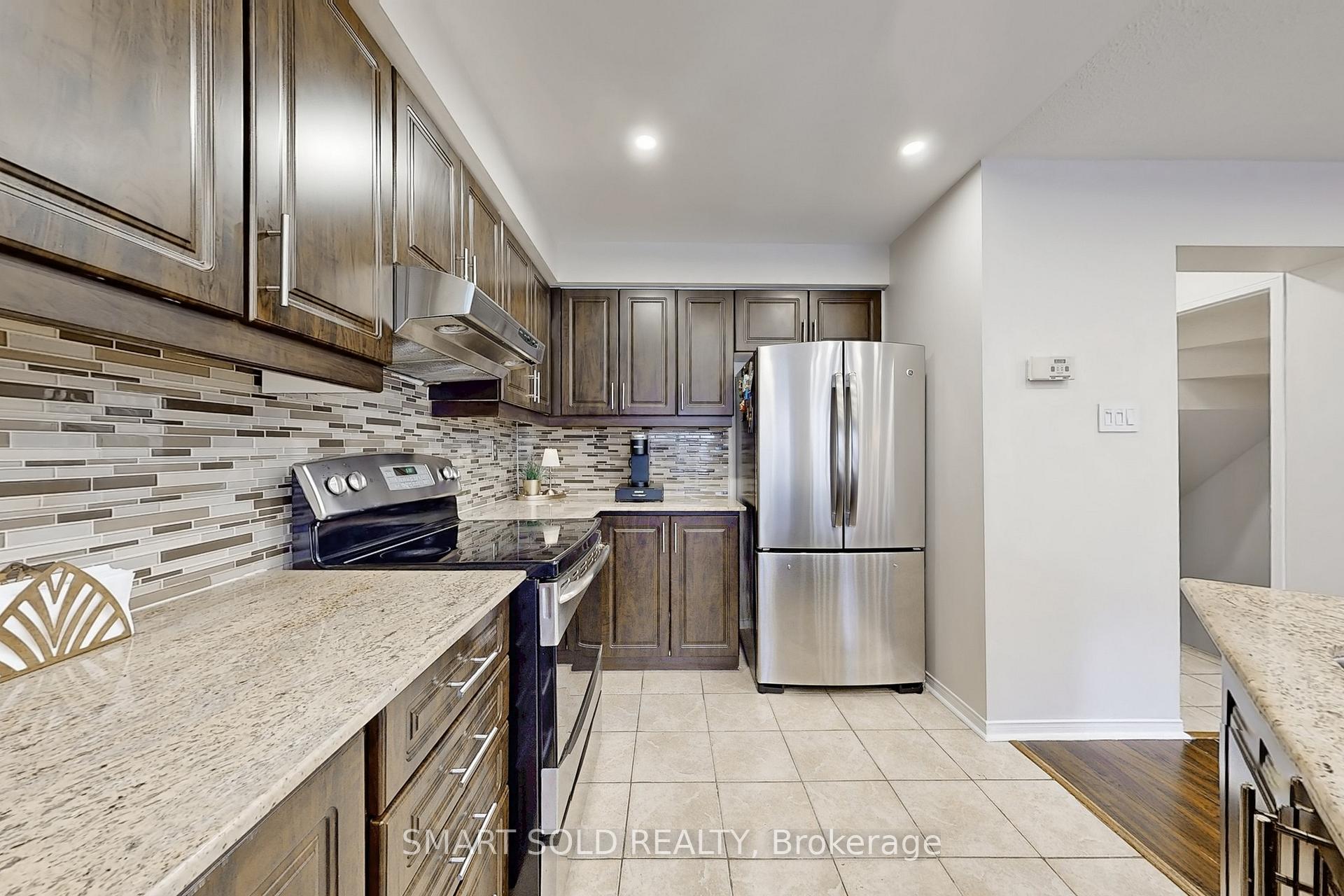 Photo 20 of 210 Kelso Crescent, Vaughan, Maple — HOMEH