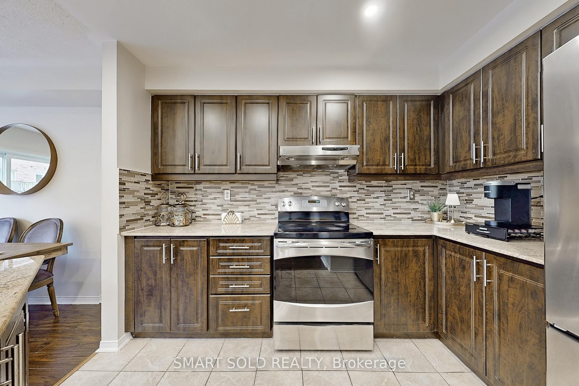 Photo 12 of 210 Kelso Crescent, Vaughan, Maple — HOMEH